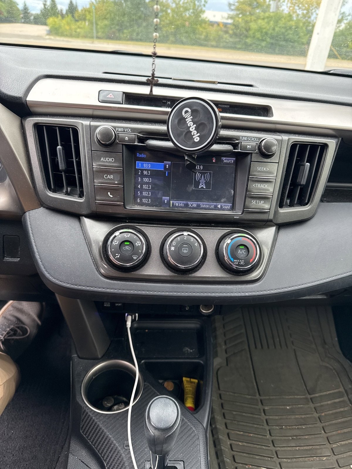 Thumbnail: 2015 Toyota RAV4 - 4