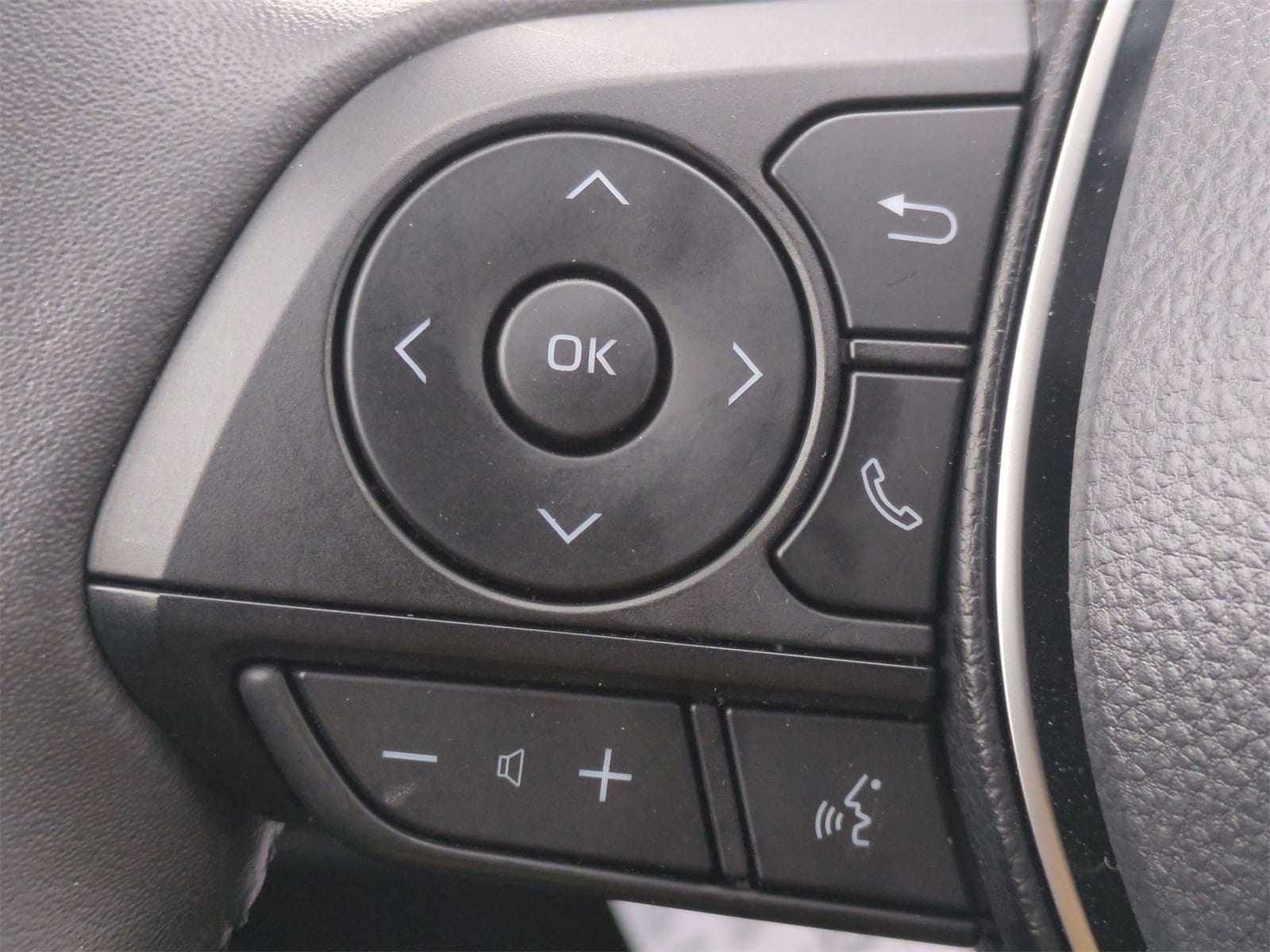 Thumbnail: 2025 Toyota RAV4 - 25