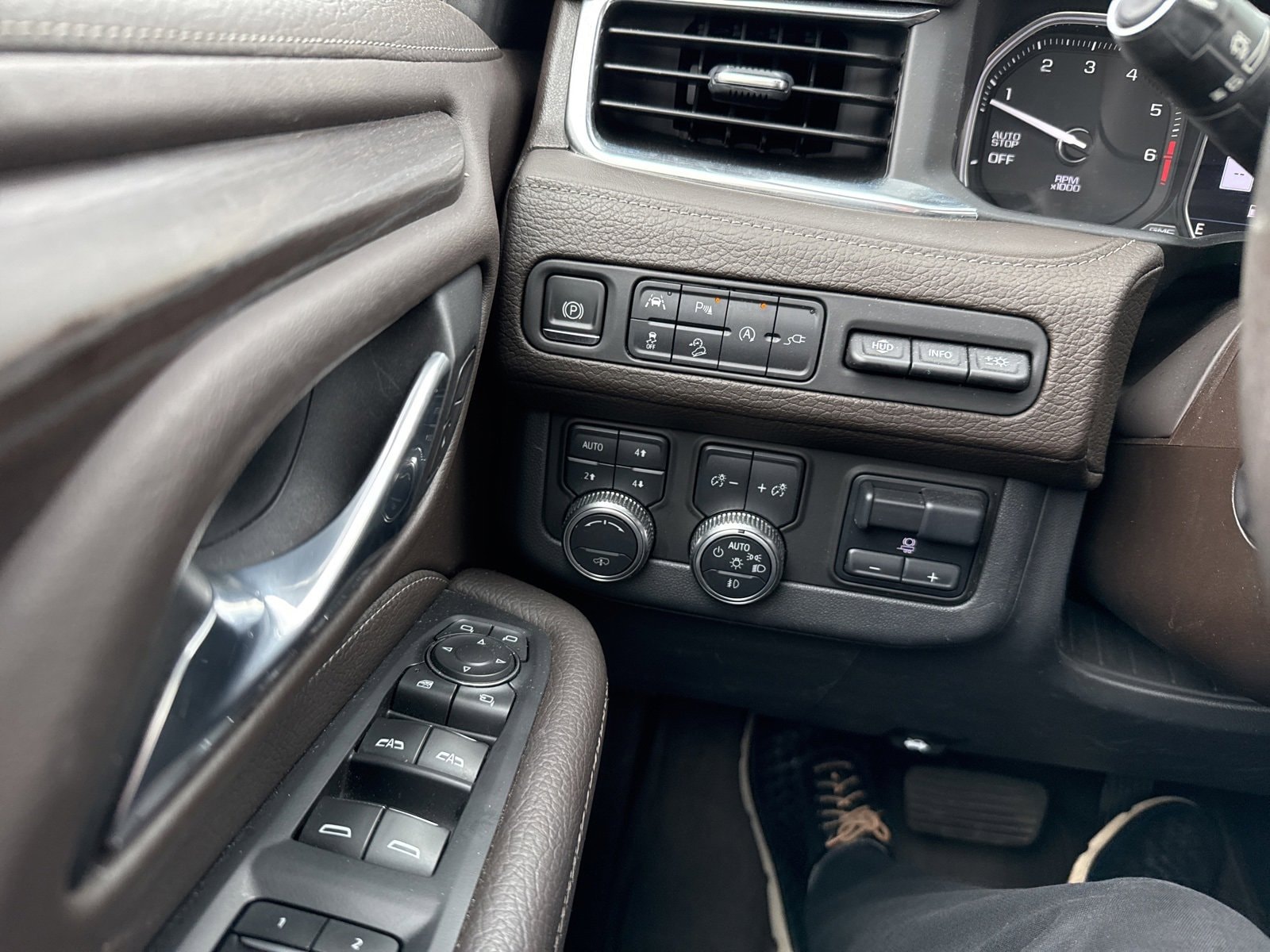 Thumbnail: 2021 GMC Yukon - 10