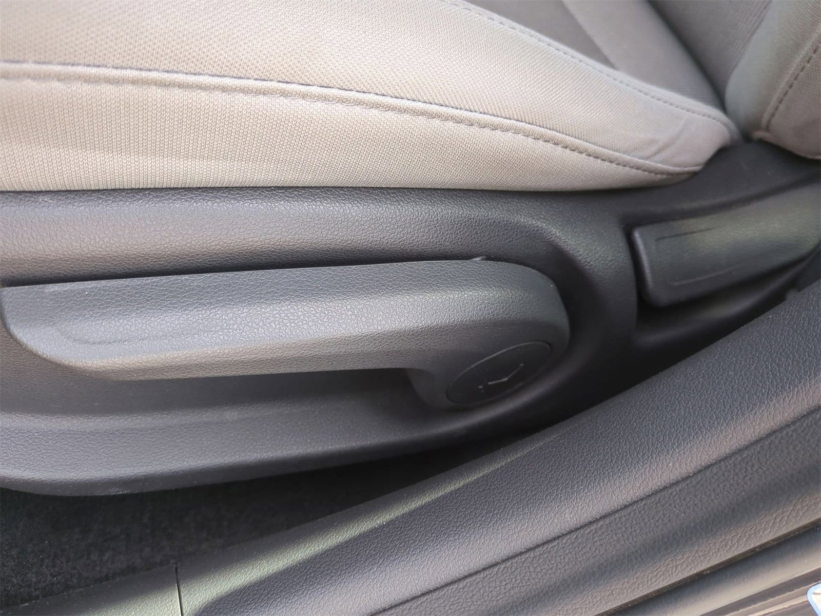 2017 Hyundai Elantra SE 17
