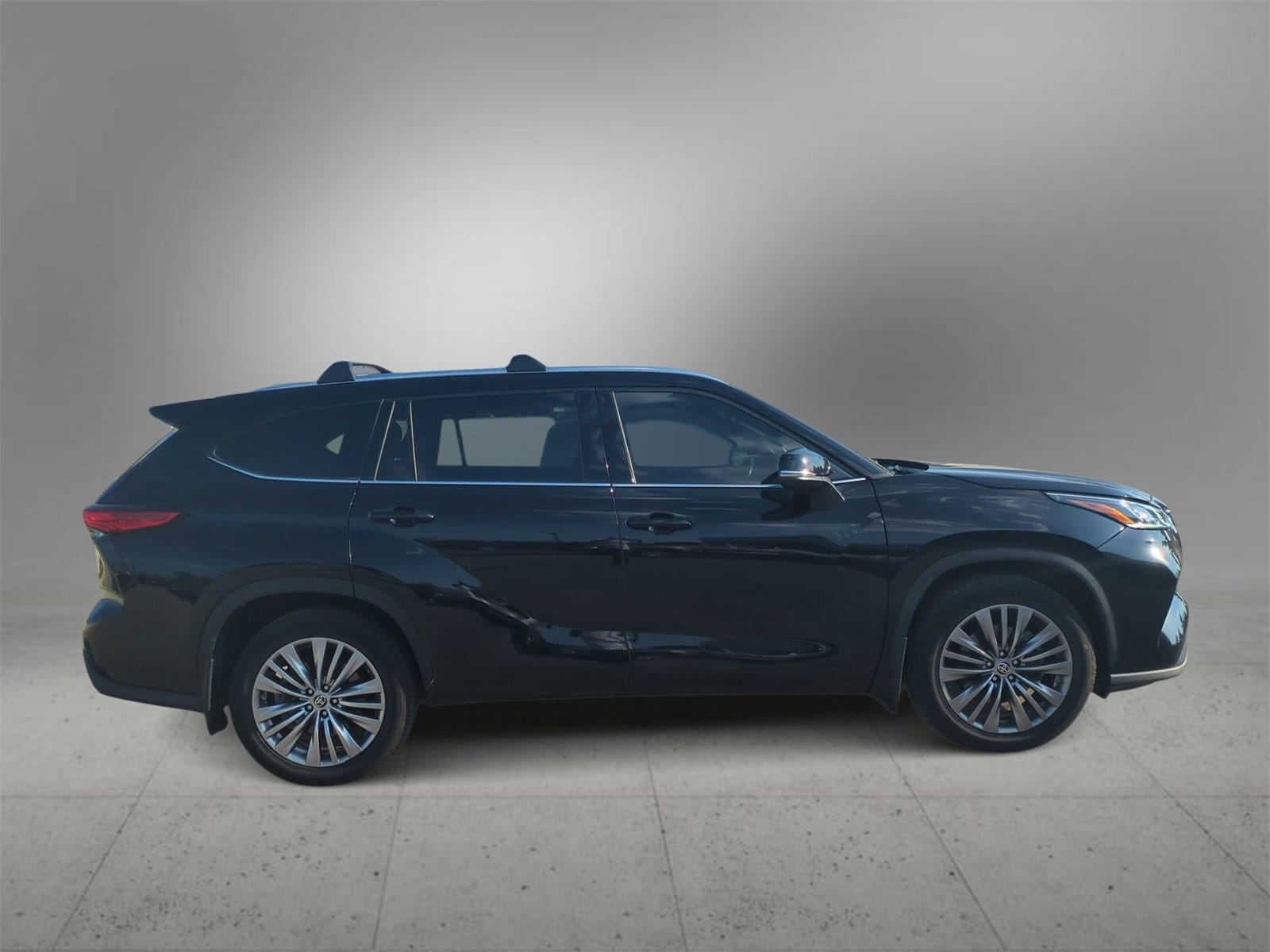 Thumbnail: 2022 Toyota Highlander - 9