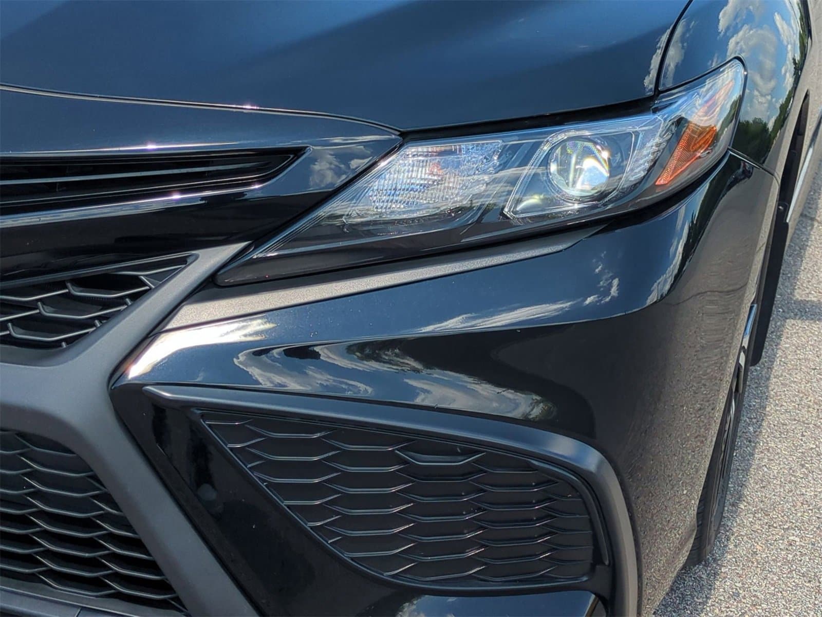 Thumbnail: 2022 Toyota Camry - 11
