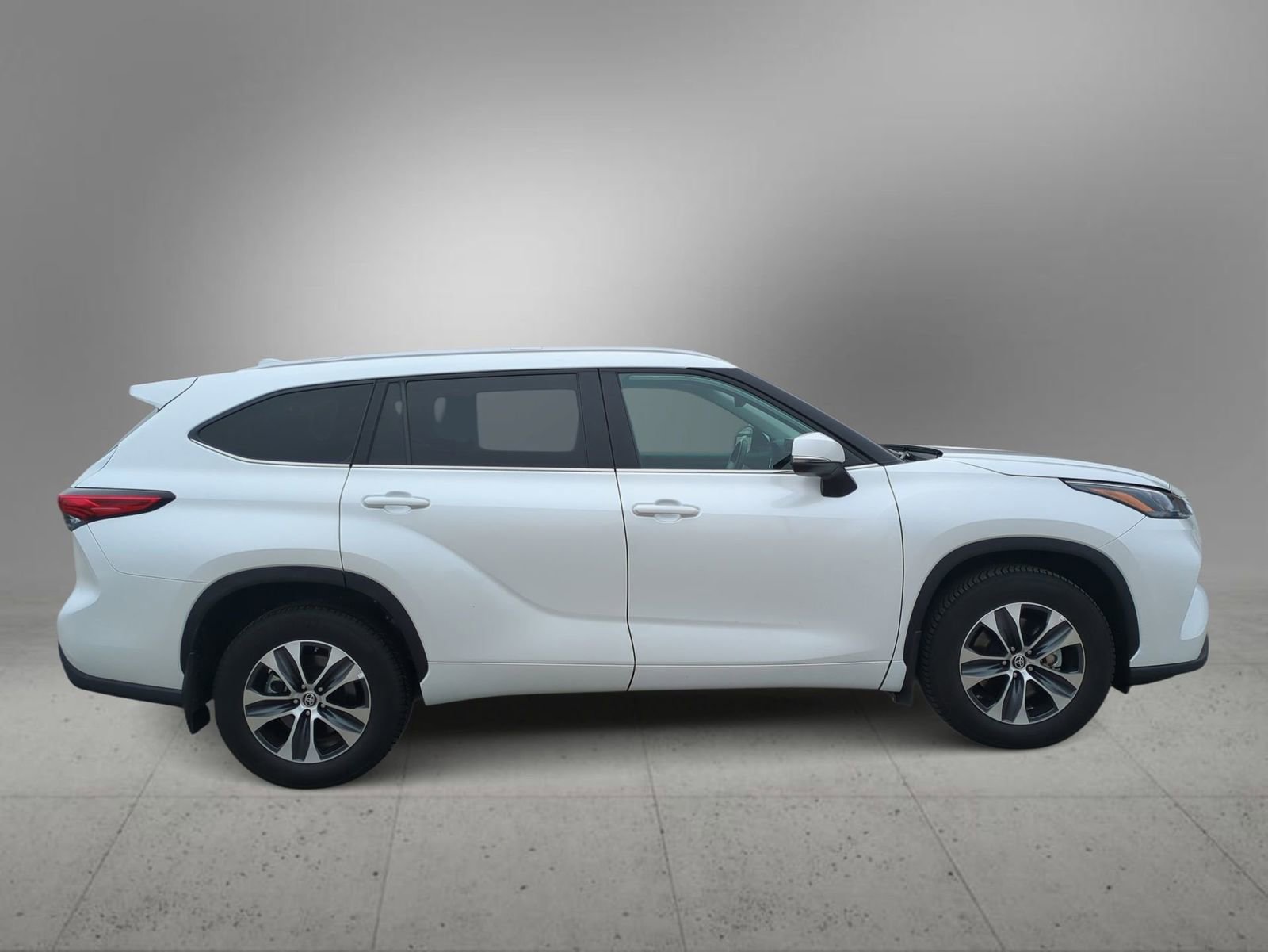 Thumbnail: 2023 Toyota Highlander - 9