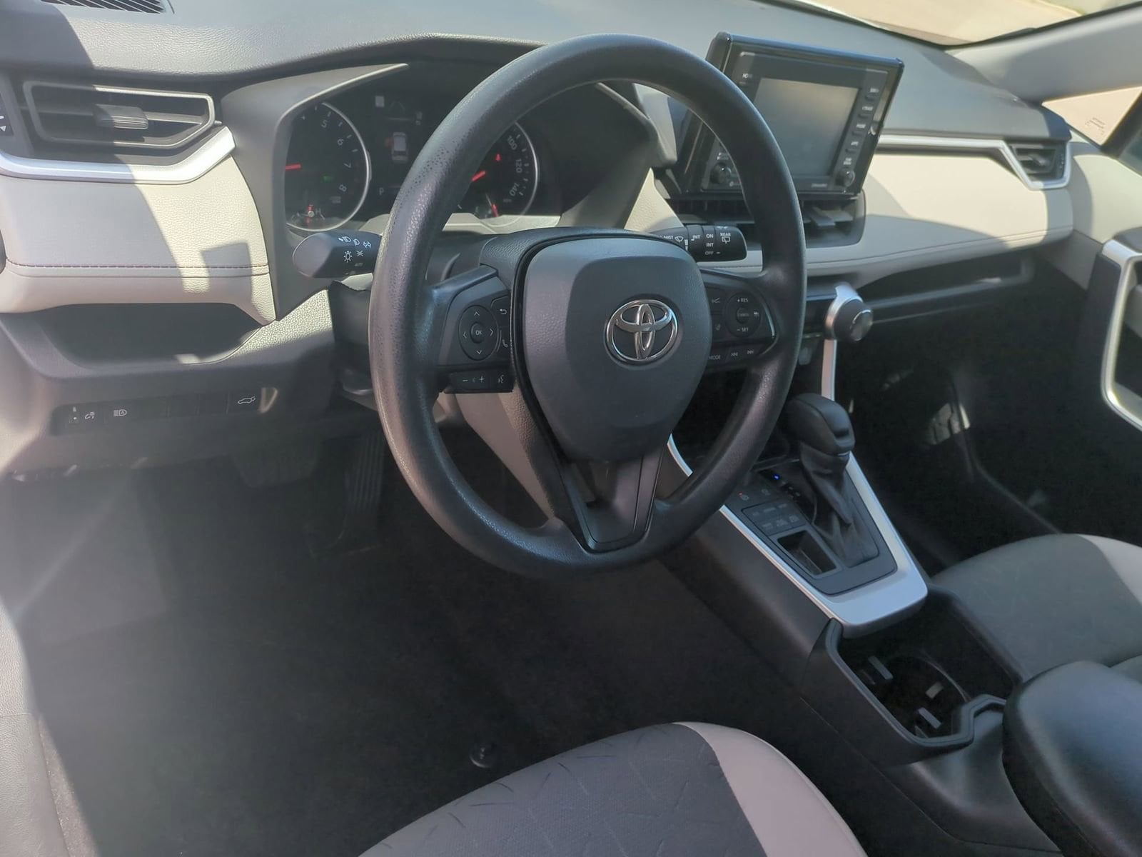 Thumbnail: 2022 Toyota RAV4 - 10