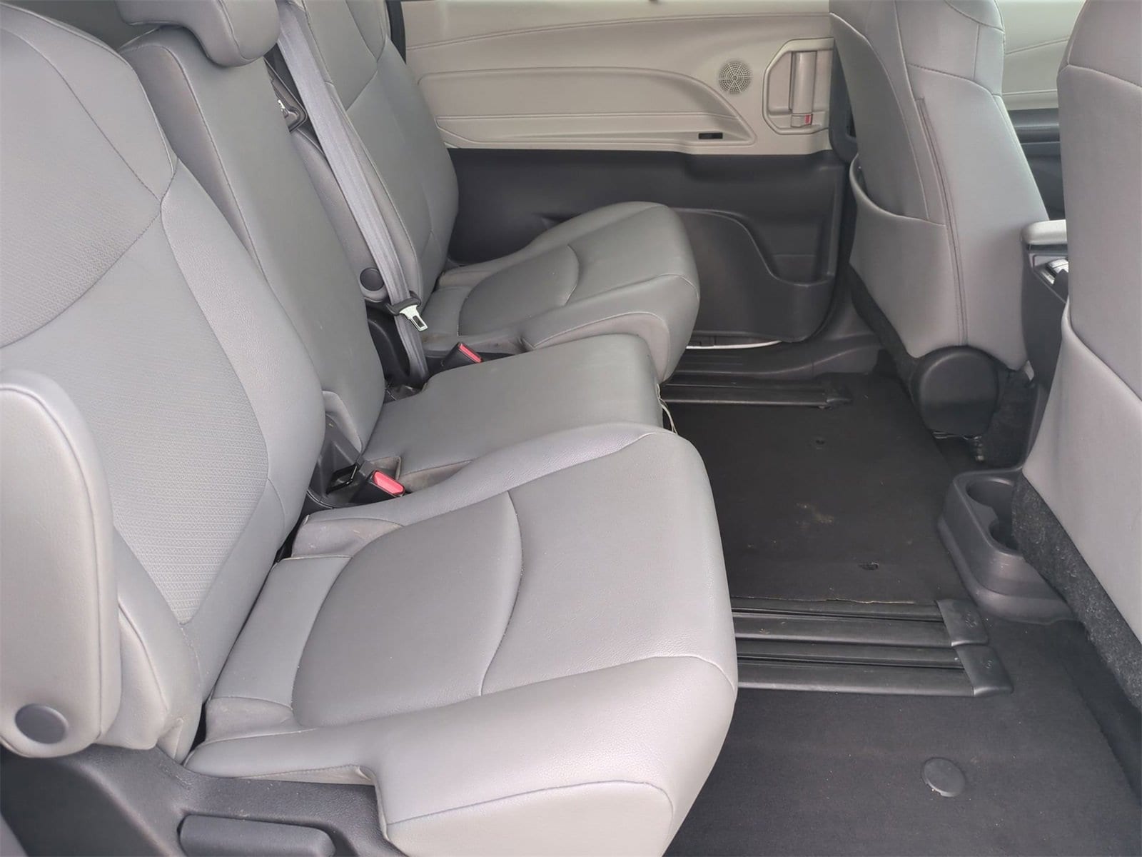 Thumbnail: 2024 Toyota Sienna - 21