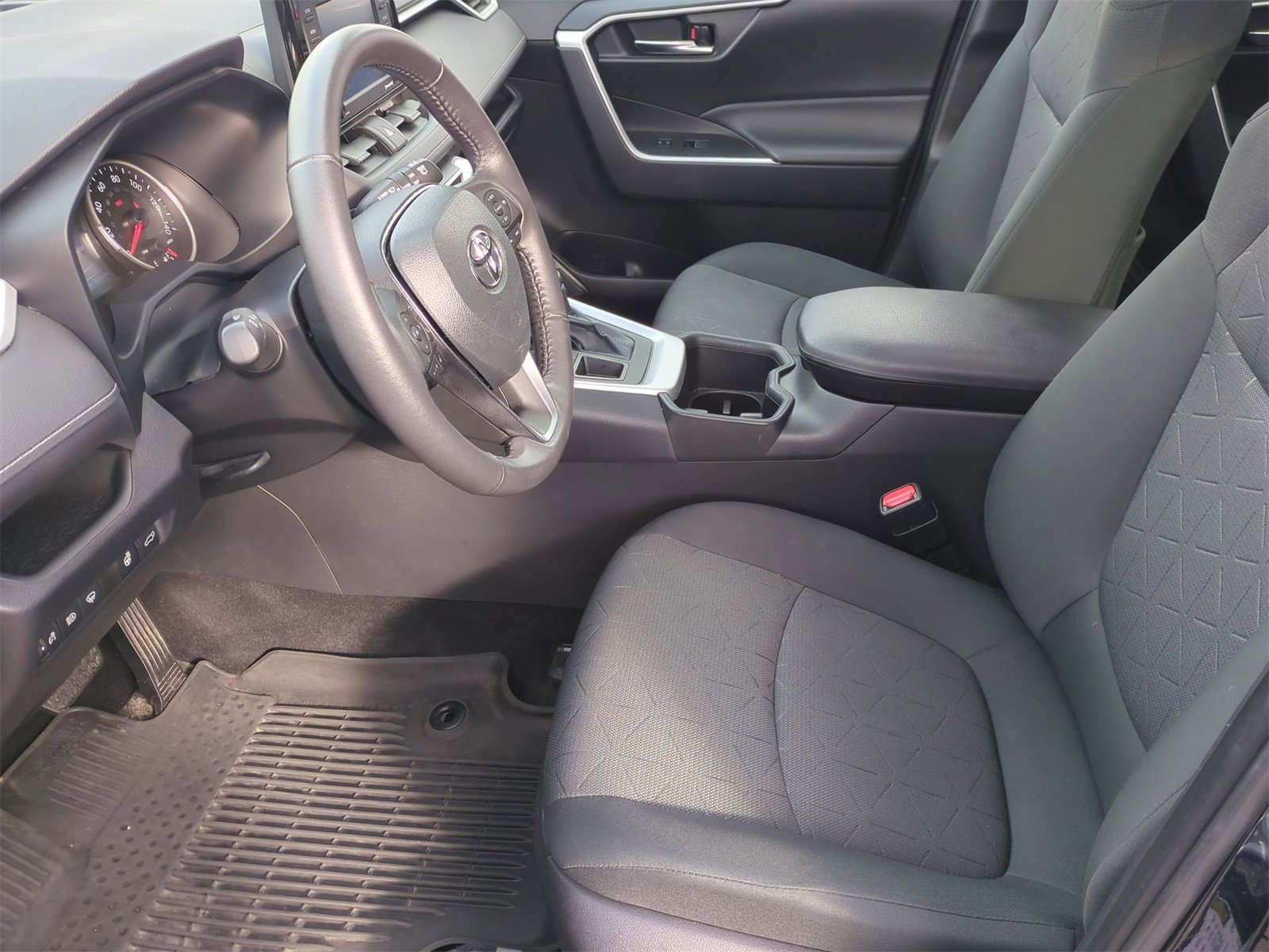 Thumbnail: 2022 Toyota RAV4 - 16