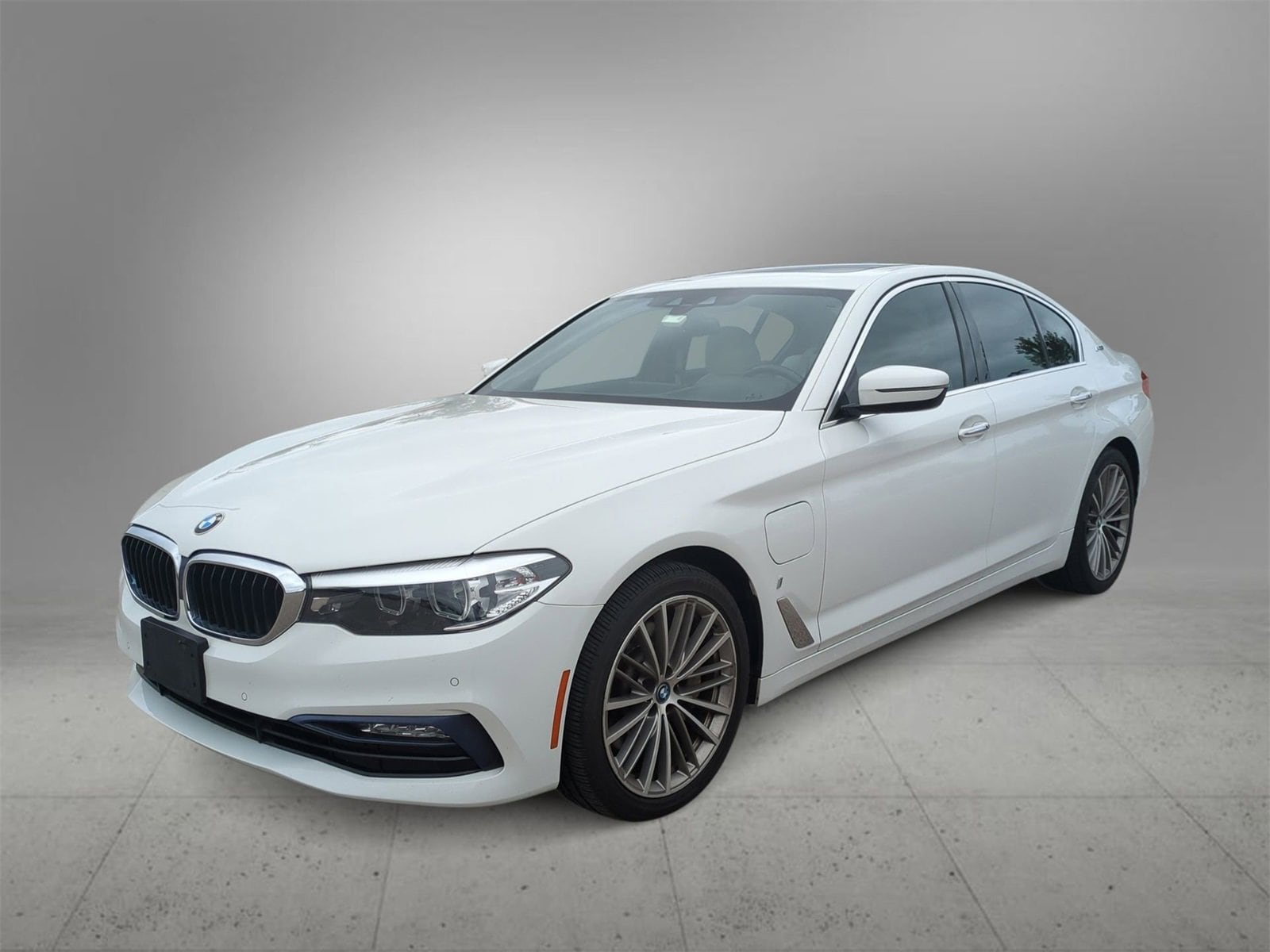 Thumbnail: 2018 BMW 5 Series - 4
