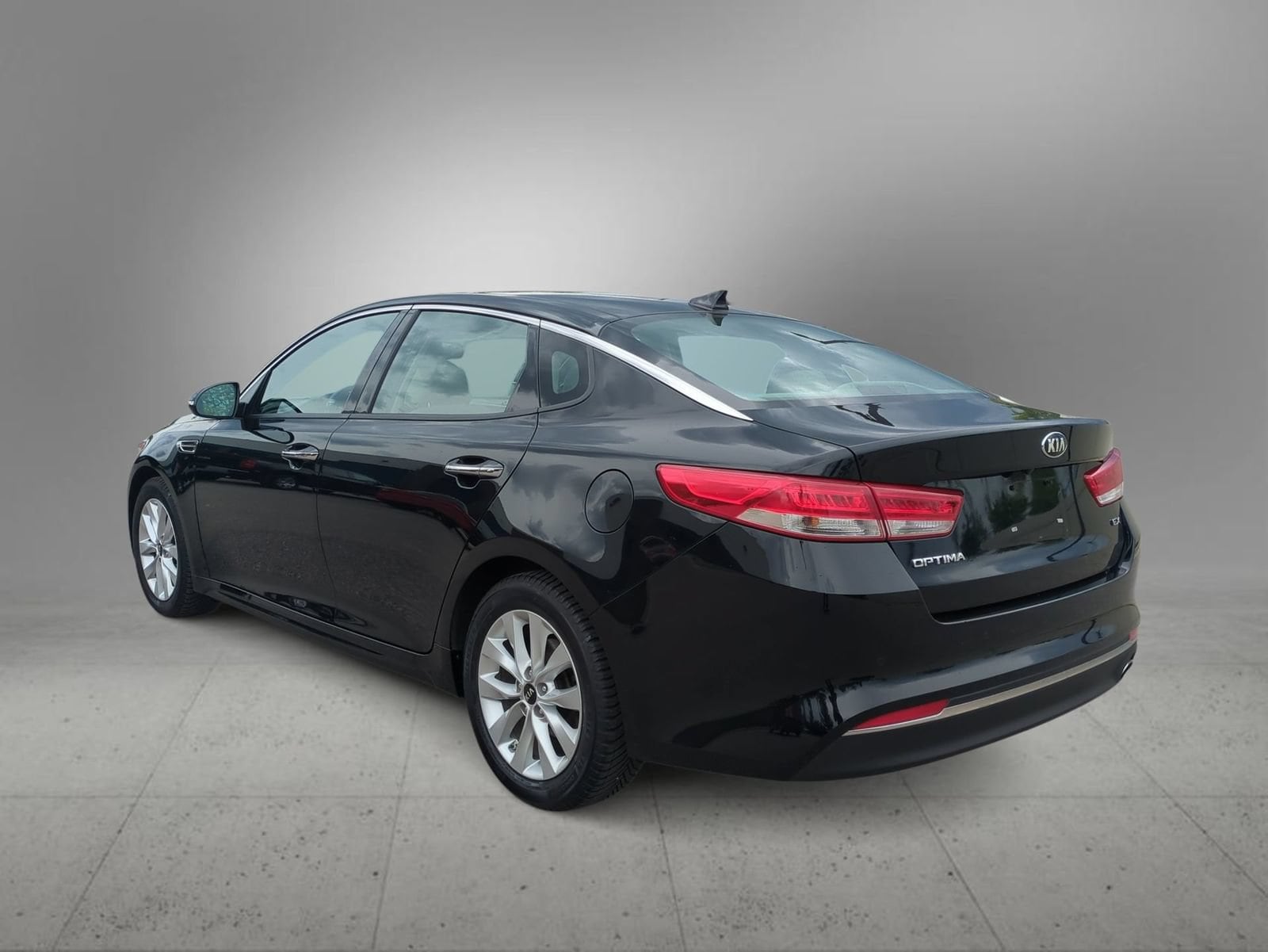 Thumbnail: 2017 Kia Optima - 6