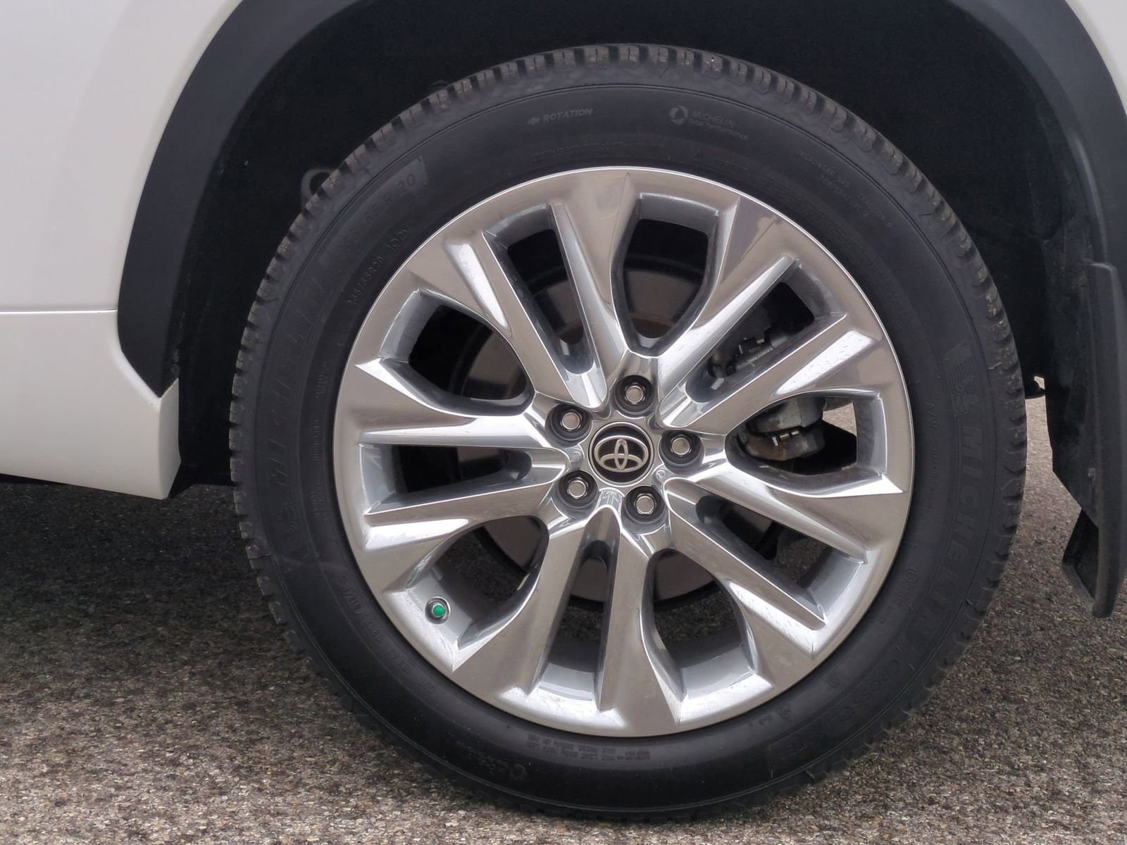 Thumbnail: 2023 Toyota Highlander - 14