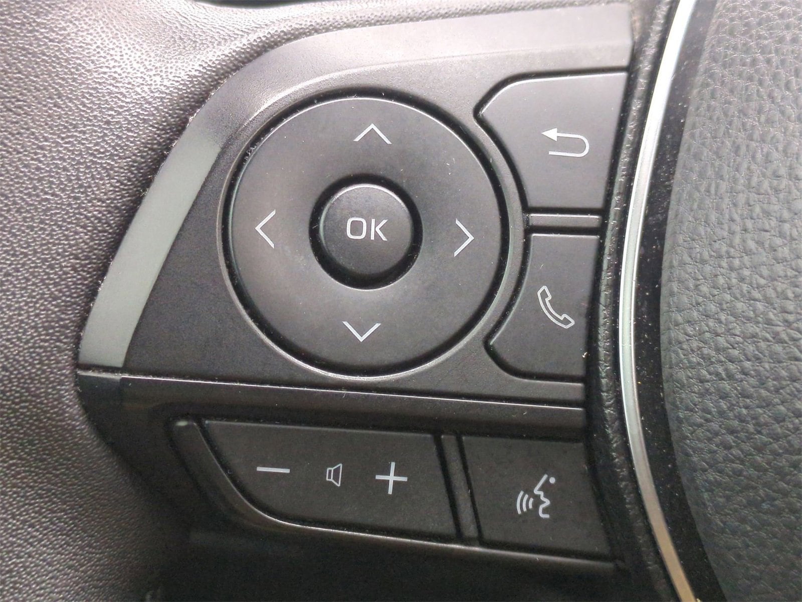 Thumbnail: 2022 Toyota RAV4 - 25