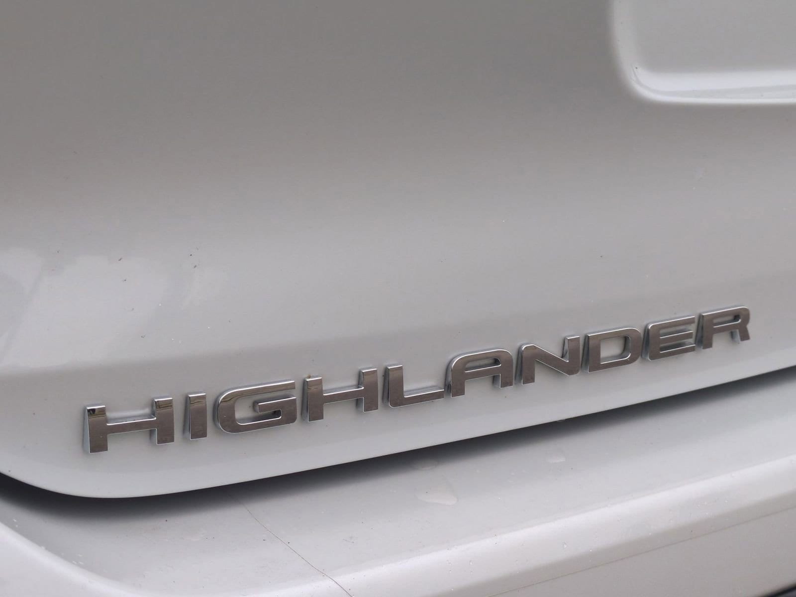 Thumbnail: 2023 Toyota Highlander - 13