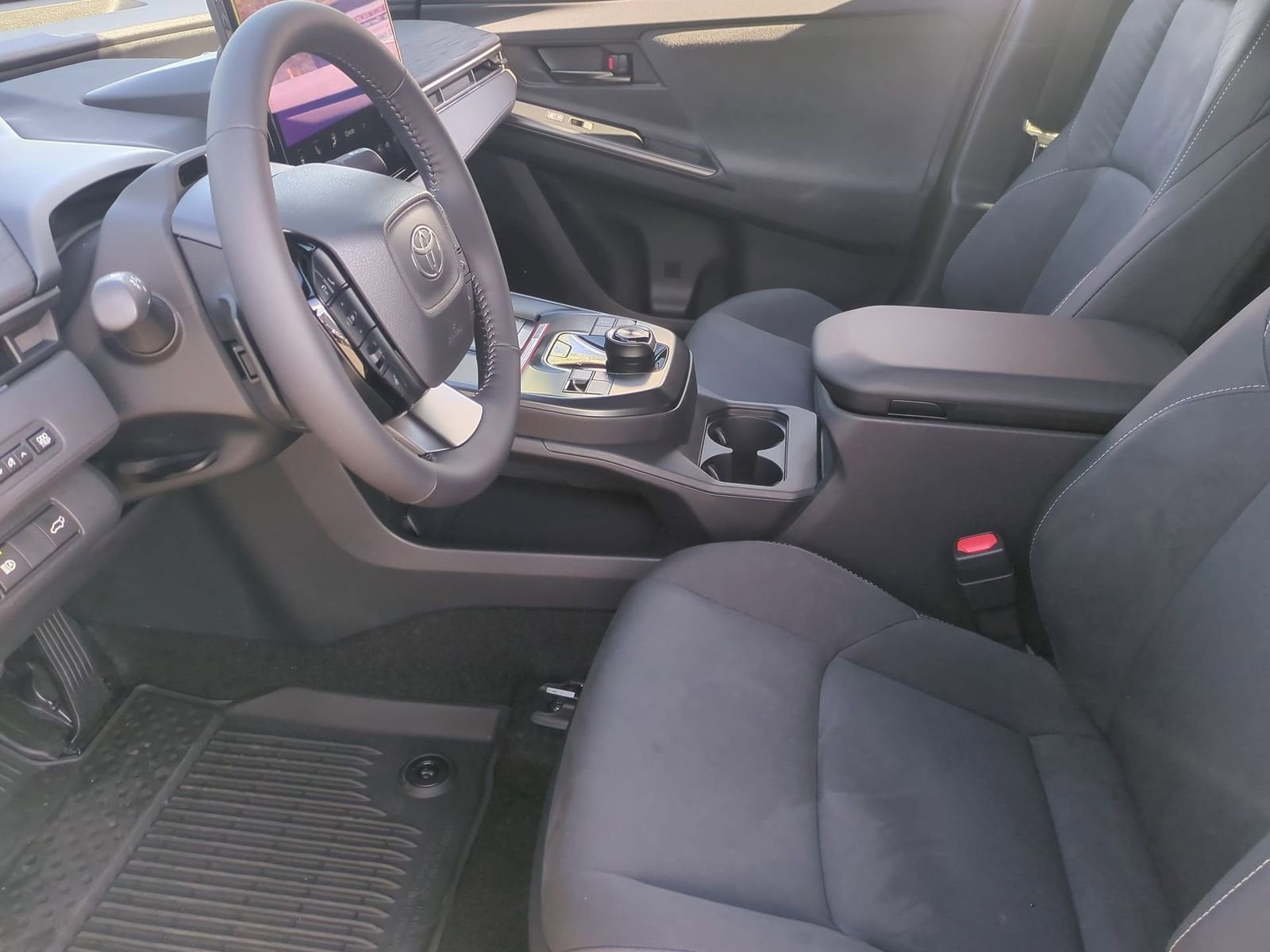 2026 Toyota C-HR XSE - Photo 16