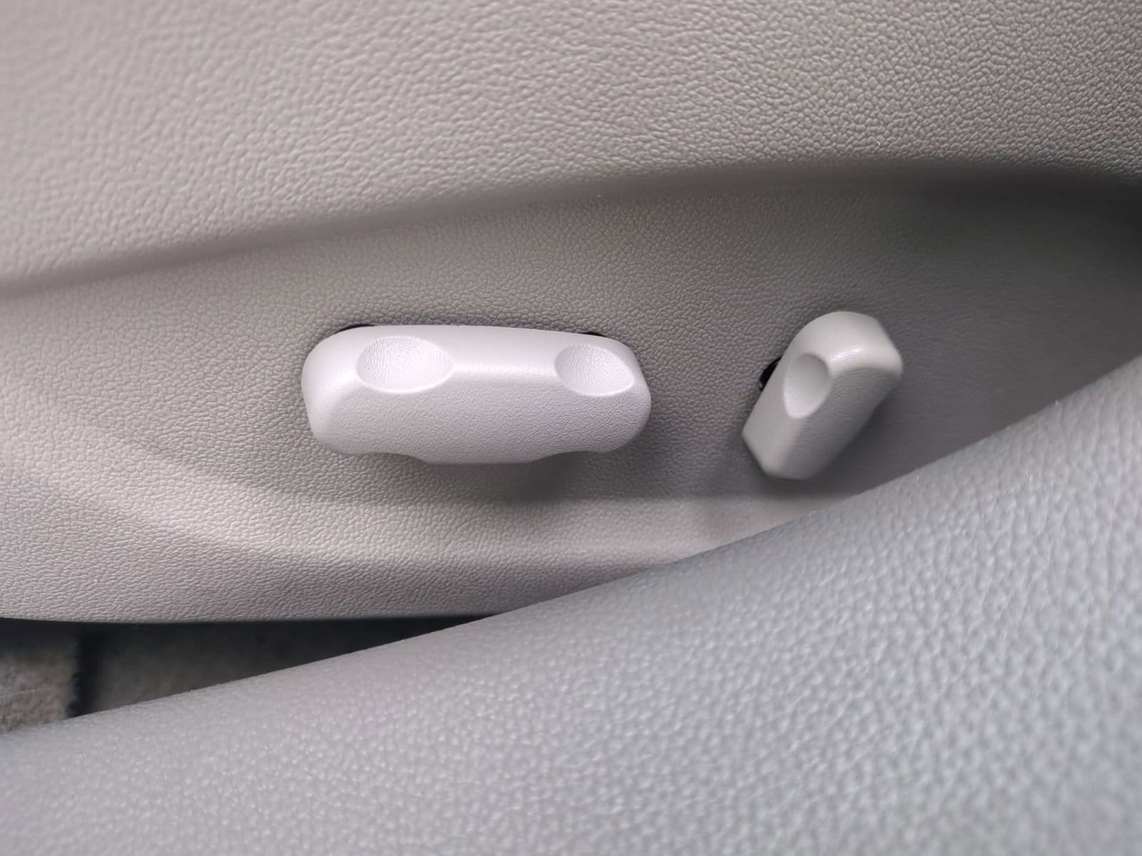 Thumbnail: 2010 Buick LaCrosse - 17