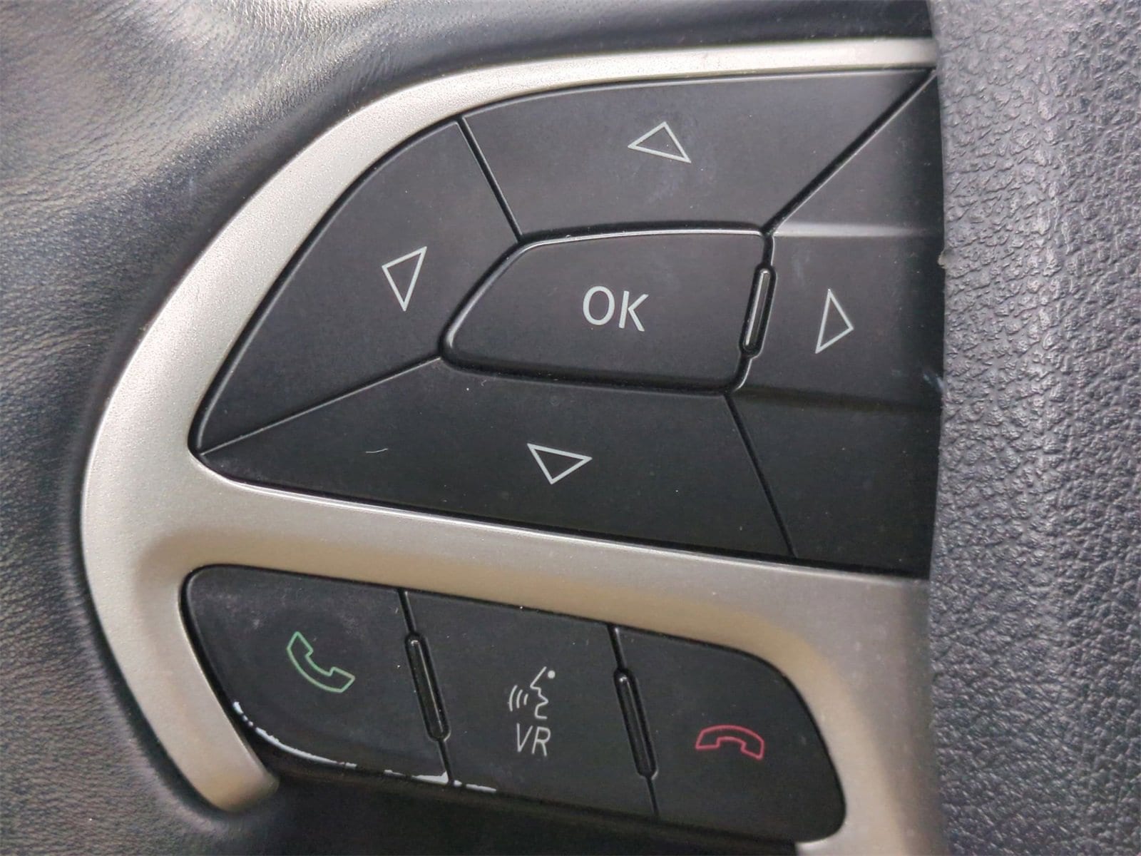 Thumbnail: 2014 Jeep Cherokee - 25