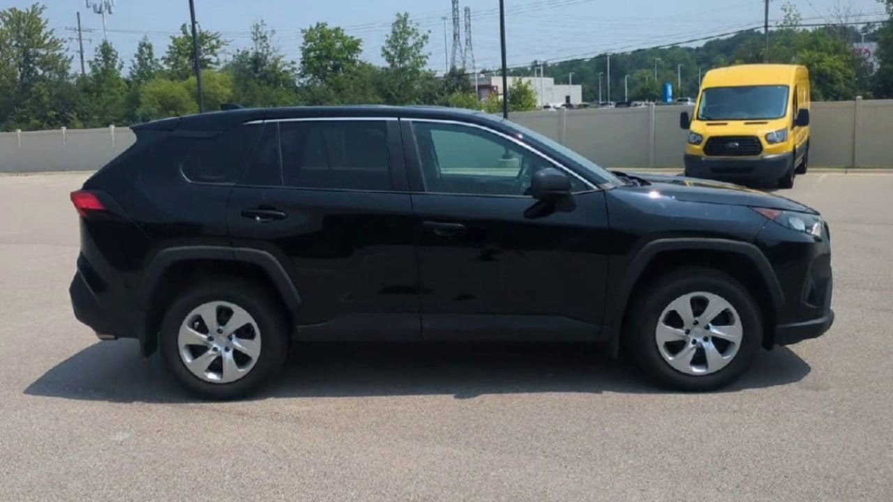 Thumbnail: 2022 Toyota RAV4 - 9