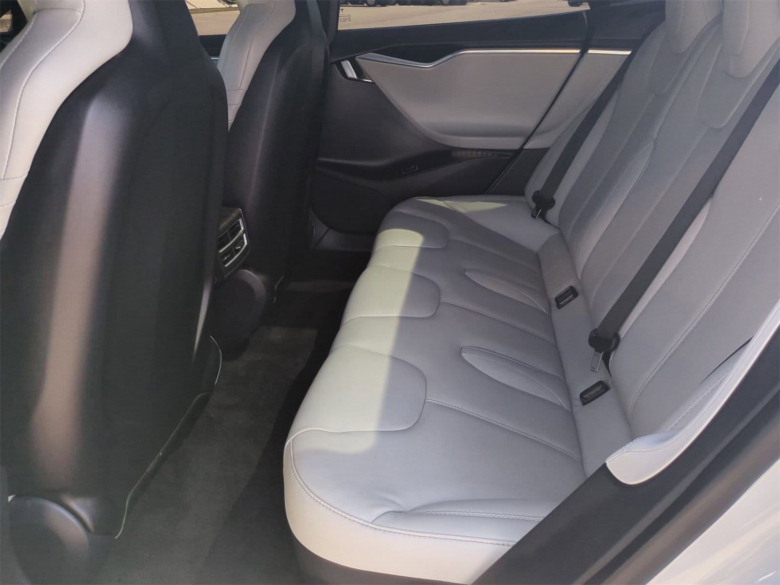 Thumbnail: 2016 Tesla Model S - 19