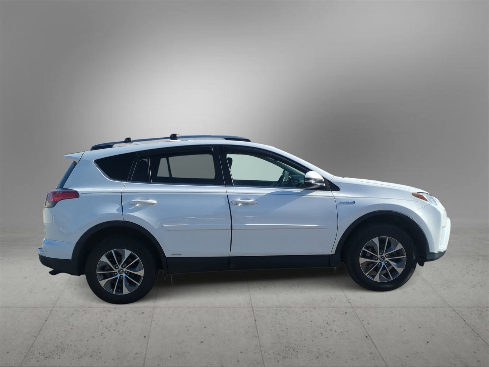 Thumbnail: 2018 Toyota RAV4 - 9