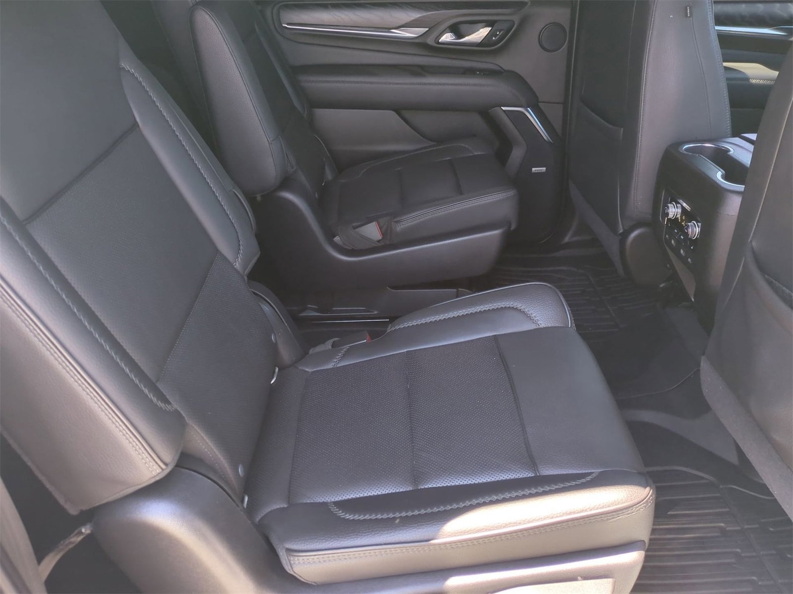 Thumbnail: 2021 GMC Yukon XL - 21