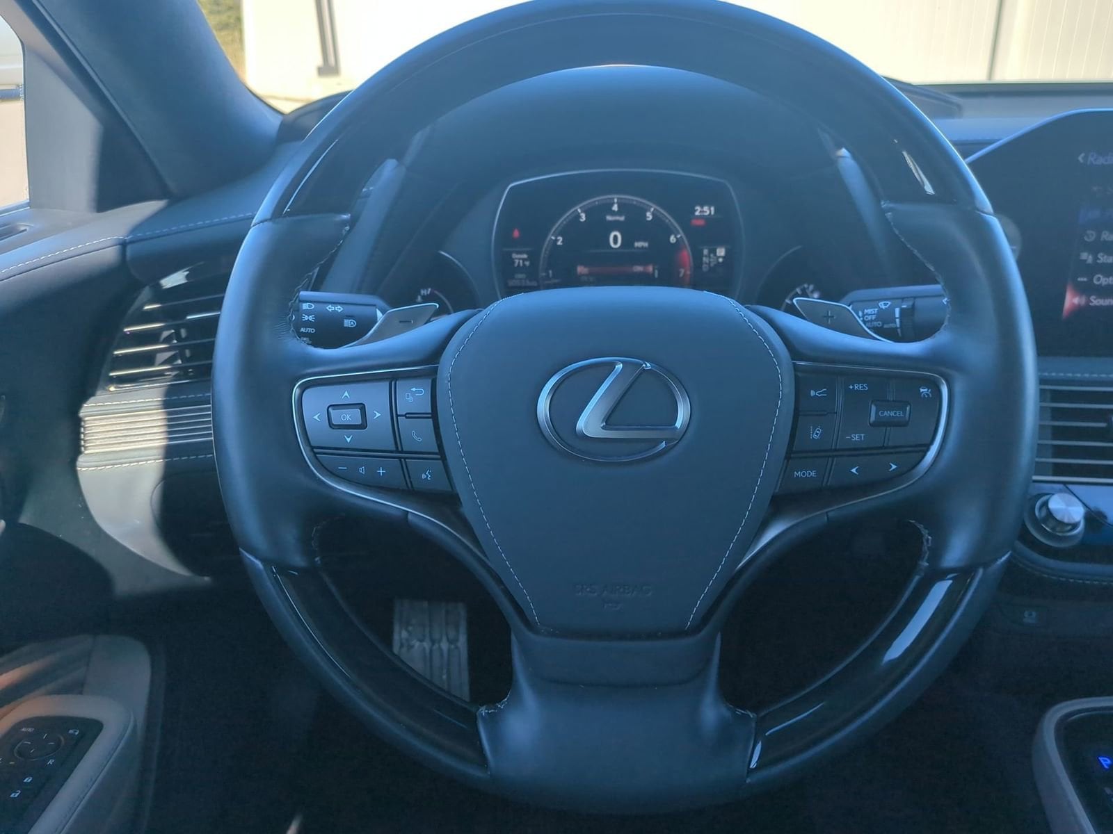 Thumbnail: 2021 Lexus LS - 24