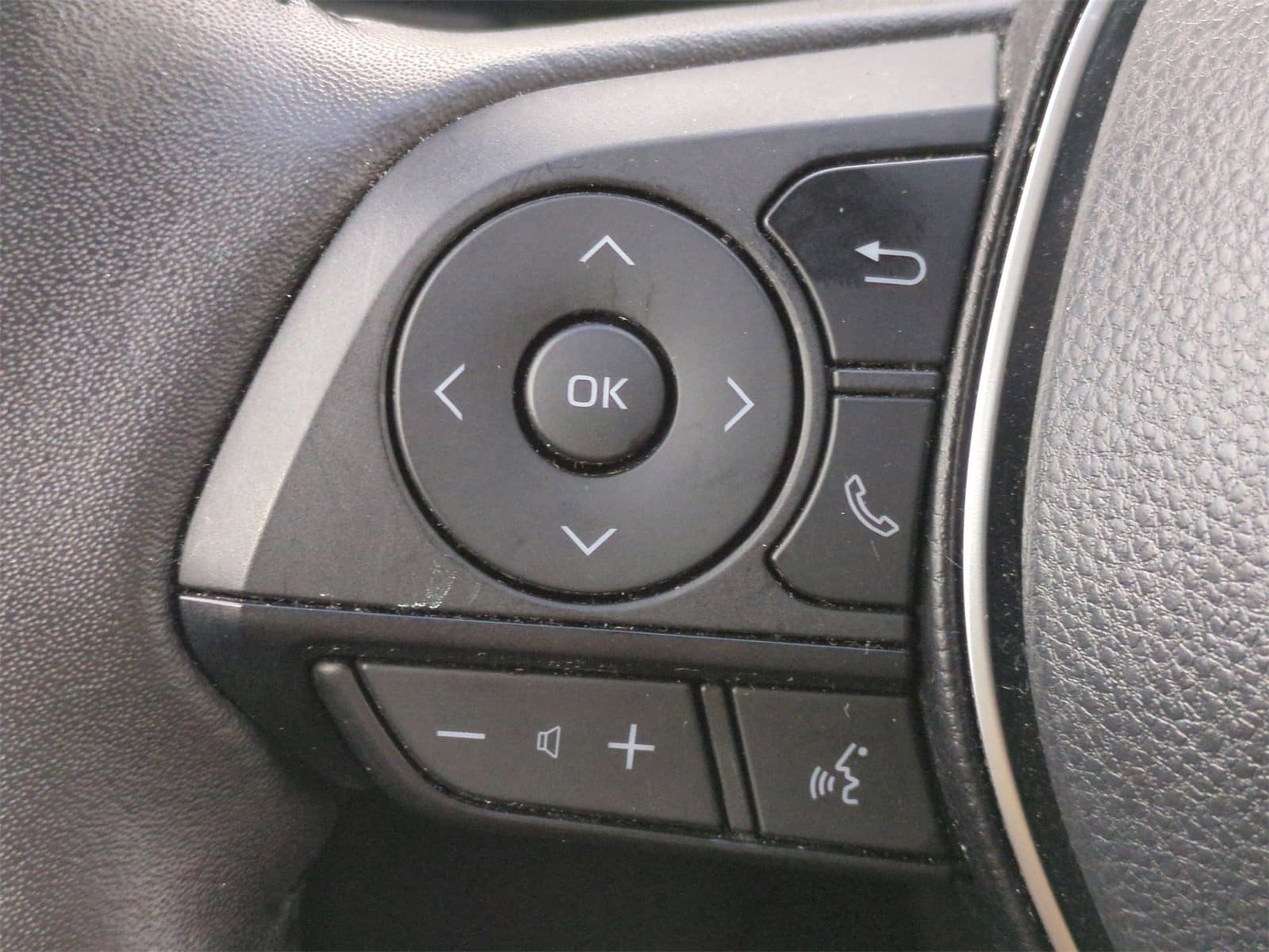 Thumbnail: 2022 Toyota RAV4 - 25