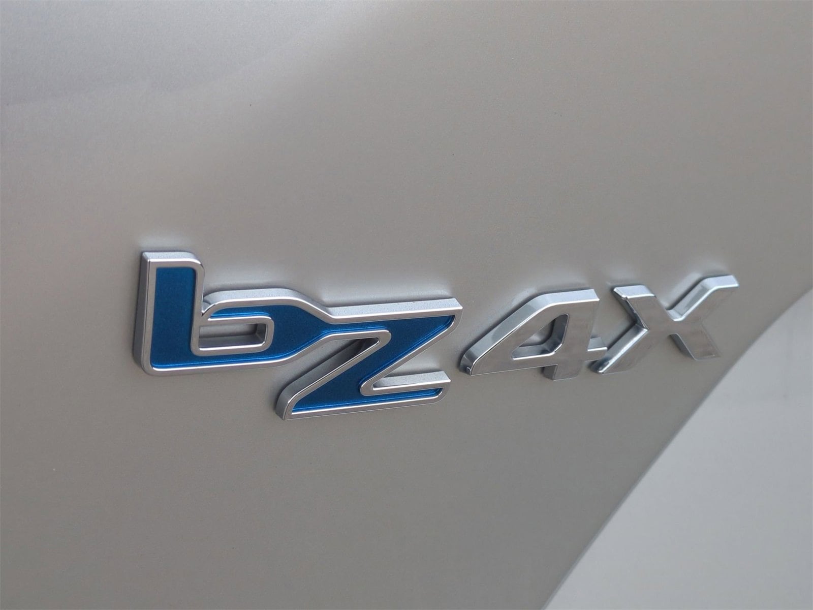 Thumbnail: 2024 Toyota bZ4X - 13