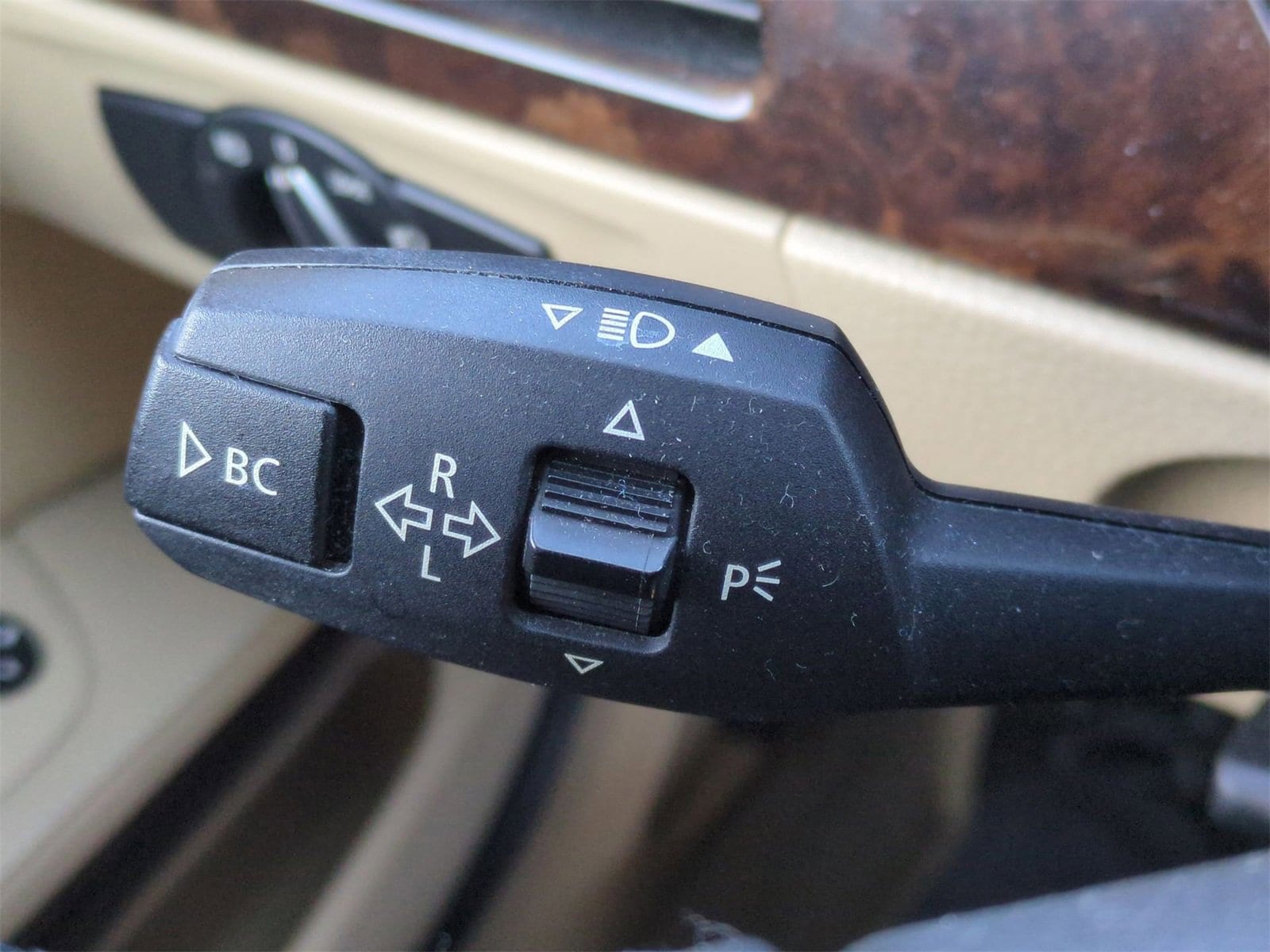 Thumbnail: 2011 BMW 3 Series - 28