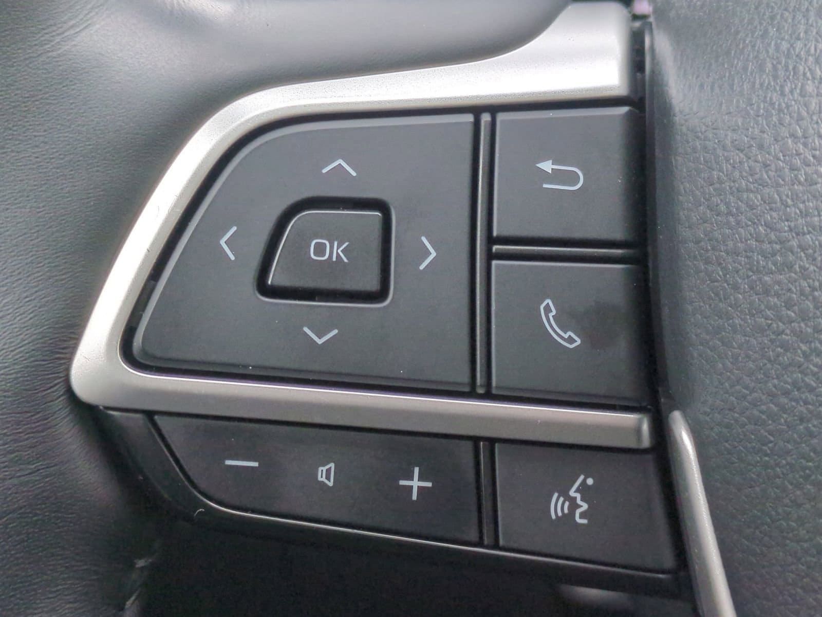 Thumbnail: 2023 Toyota Highlander - 25