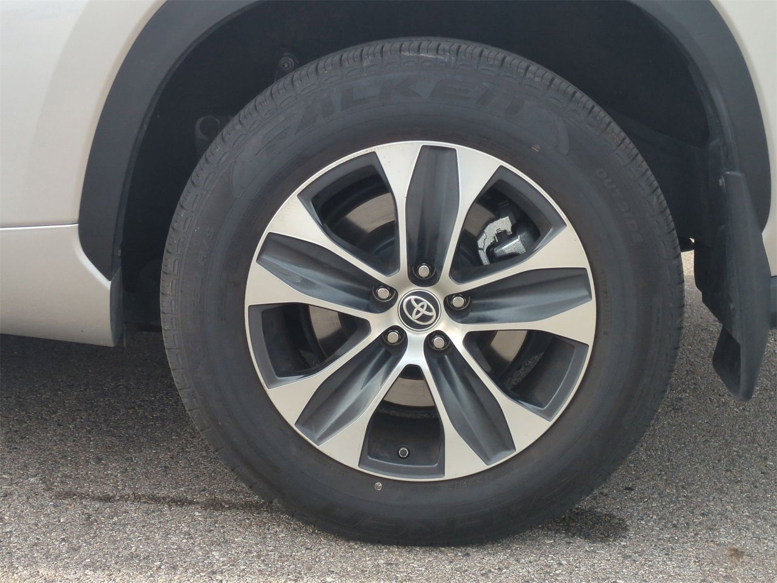 Thumbnail: 2023 Toyota Highlander - 14