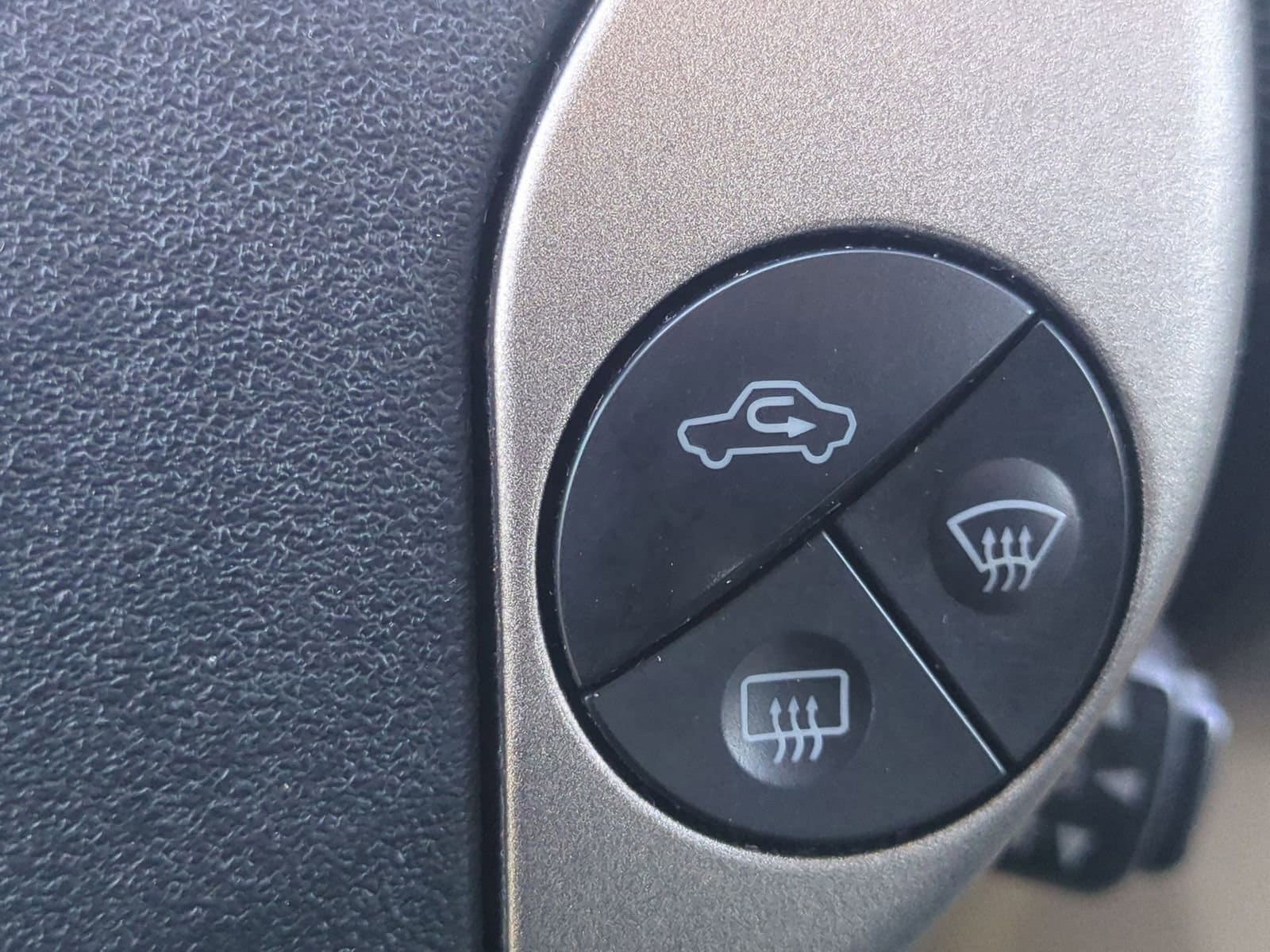 Thumbnail: 2005 Toyota Prius - 24