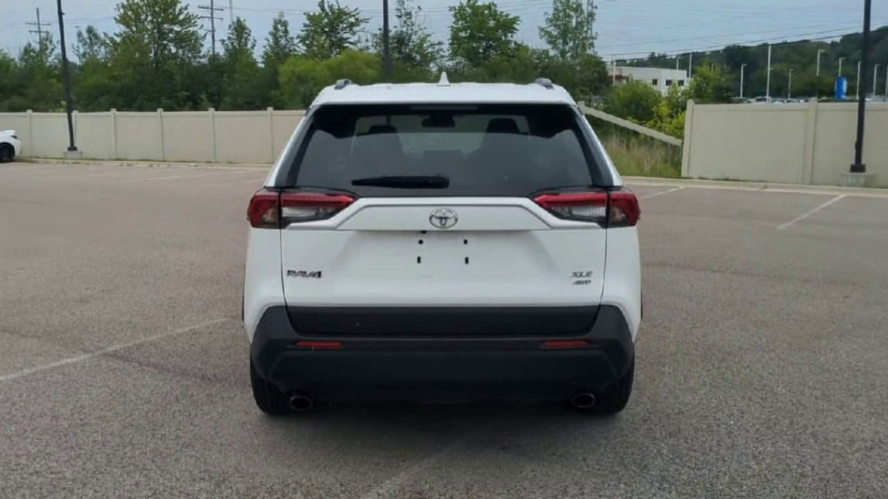 Thumbnail: 2022 Toyota RAV4 - 7