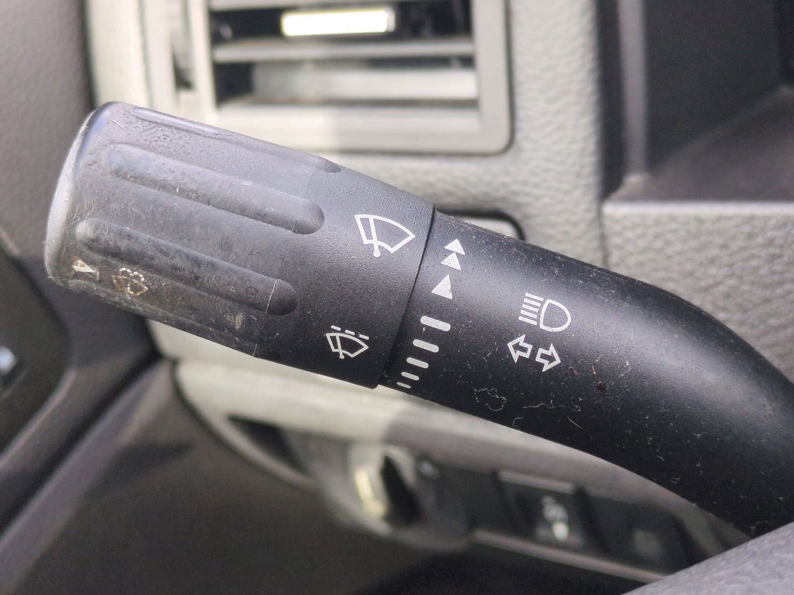 Thumbnail: 2010 Mercury Milan - 25