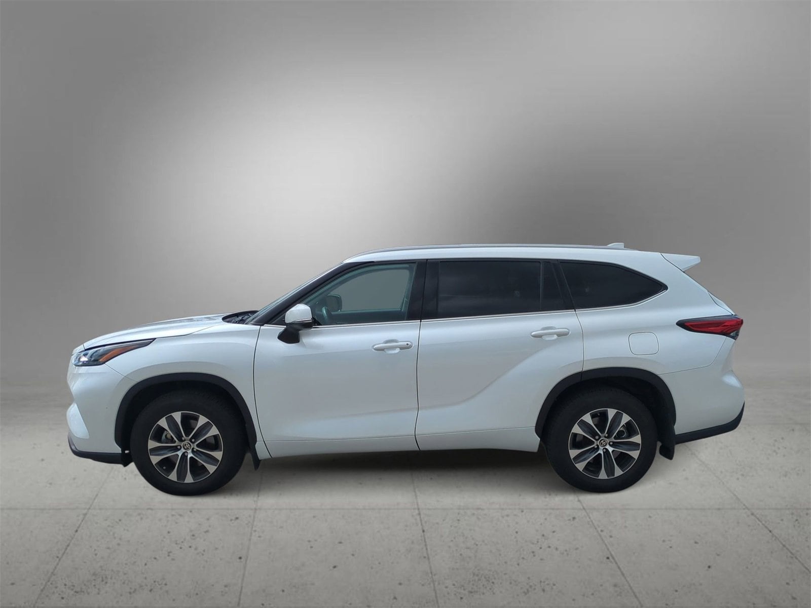 Thumbnail: 2022 Toyota Highlander - 5