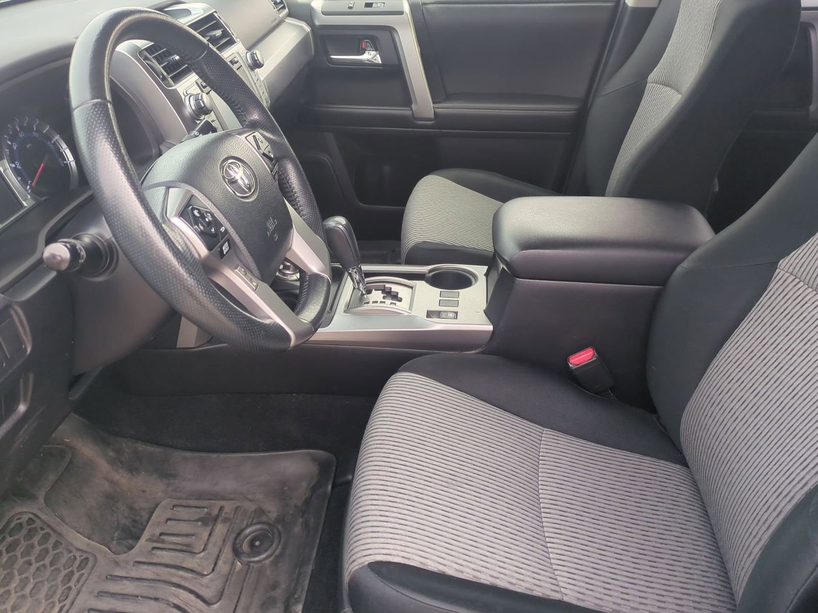 Thumbnail: 2014 Toyota 4Runner - 16