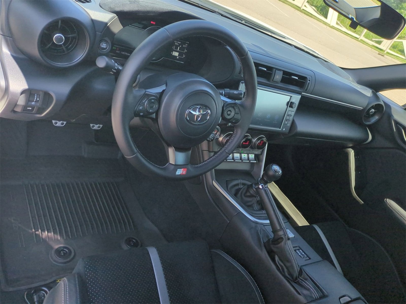 Thumbnail: 2023 Toyota GR86 - 10