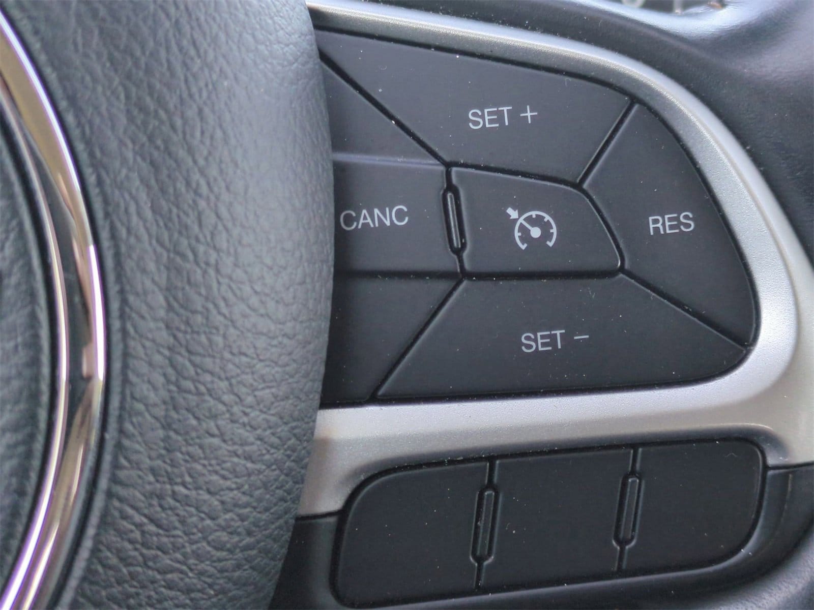 Thumbnail: 2020 Jeep Compass - 24