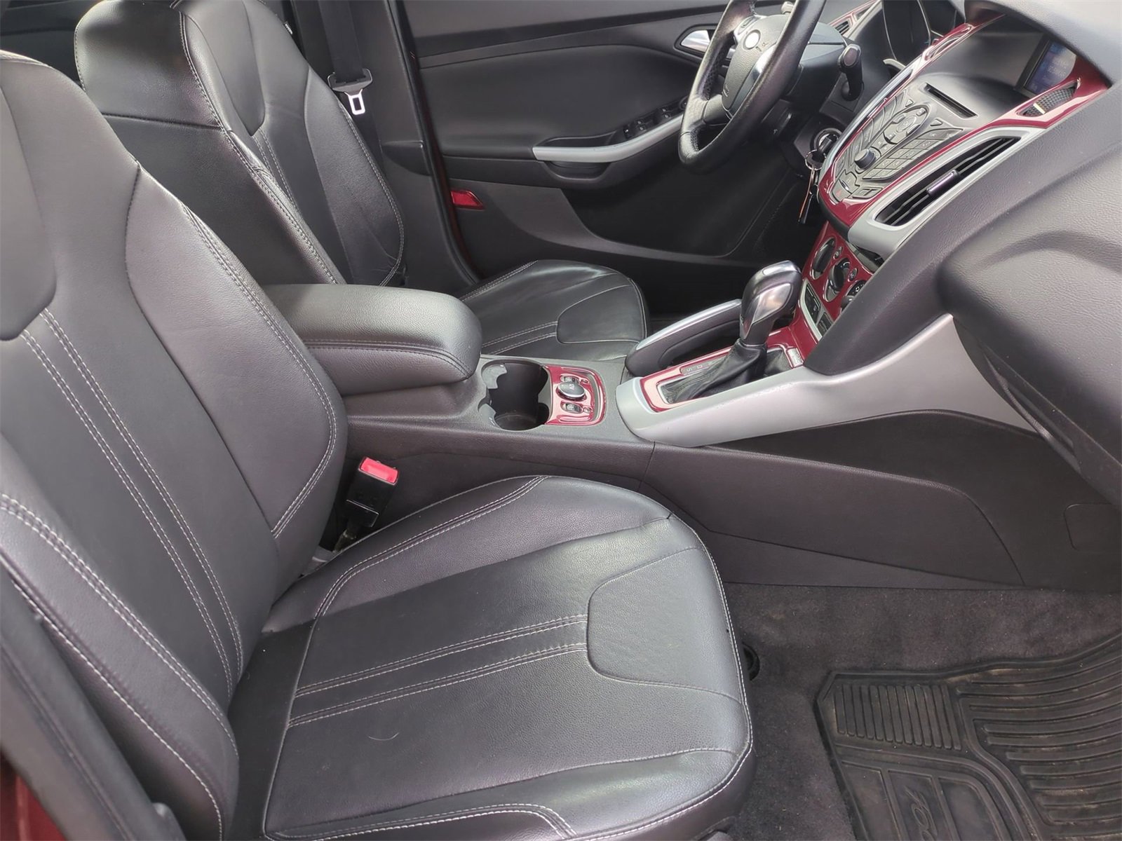 Thumbnail: 2013 Ford Focus - 21