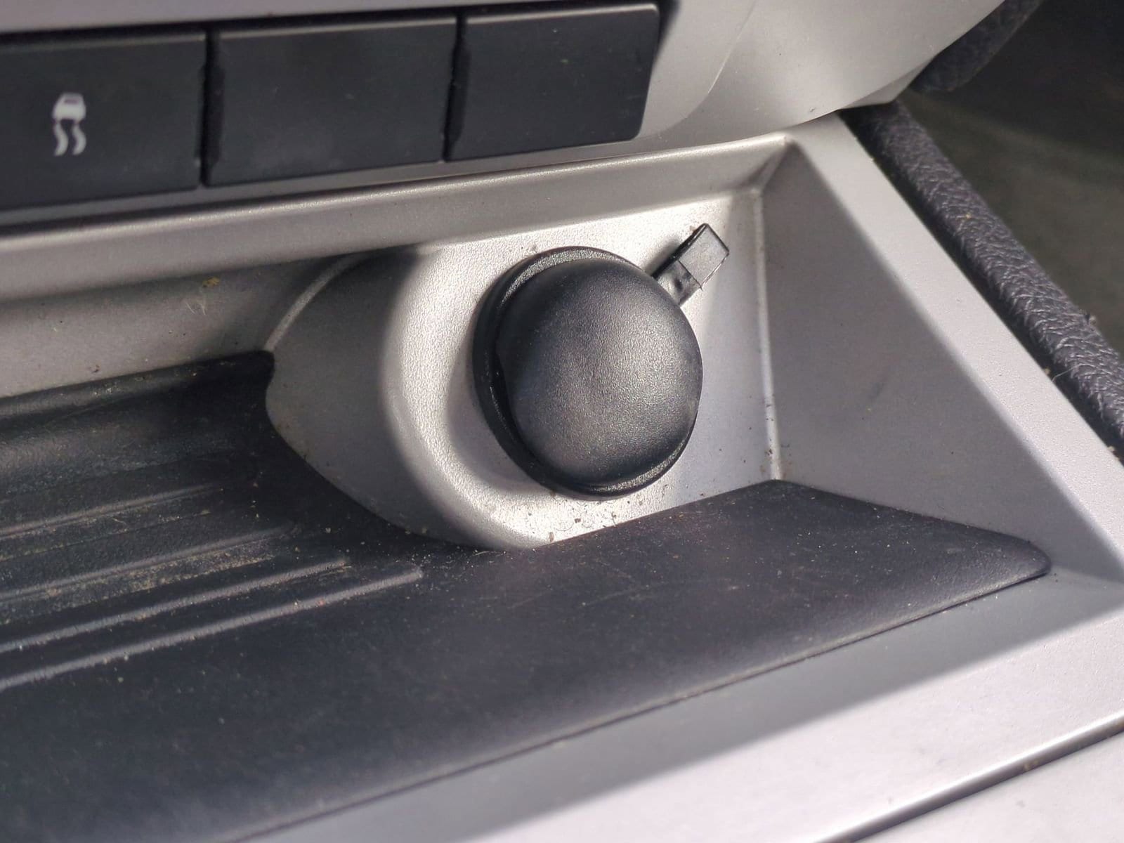 Thumbnail: 2010 Mercury Milan - 28