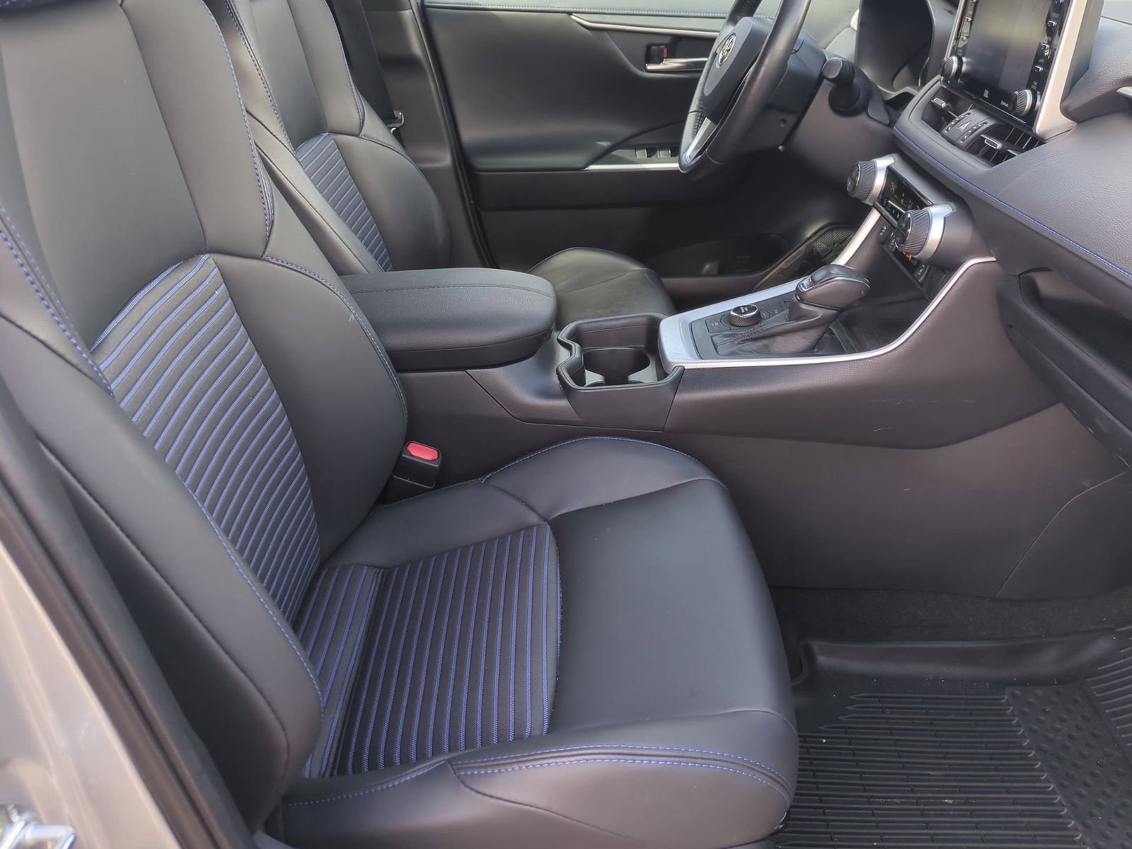 Thumbnail: 2020 Toyota RAV4 - 23