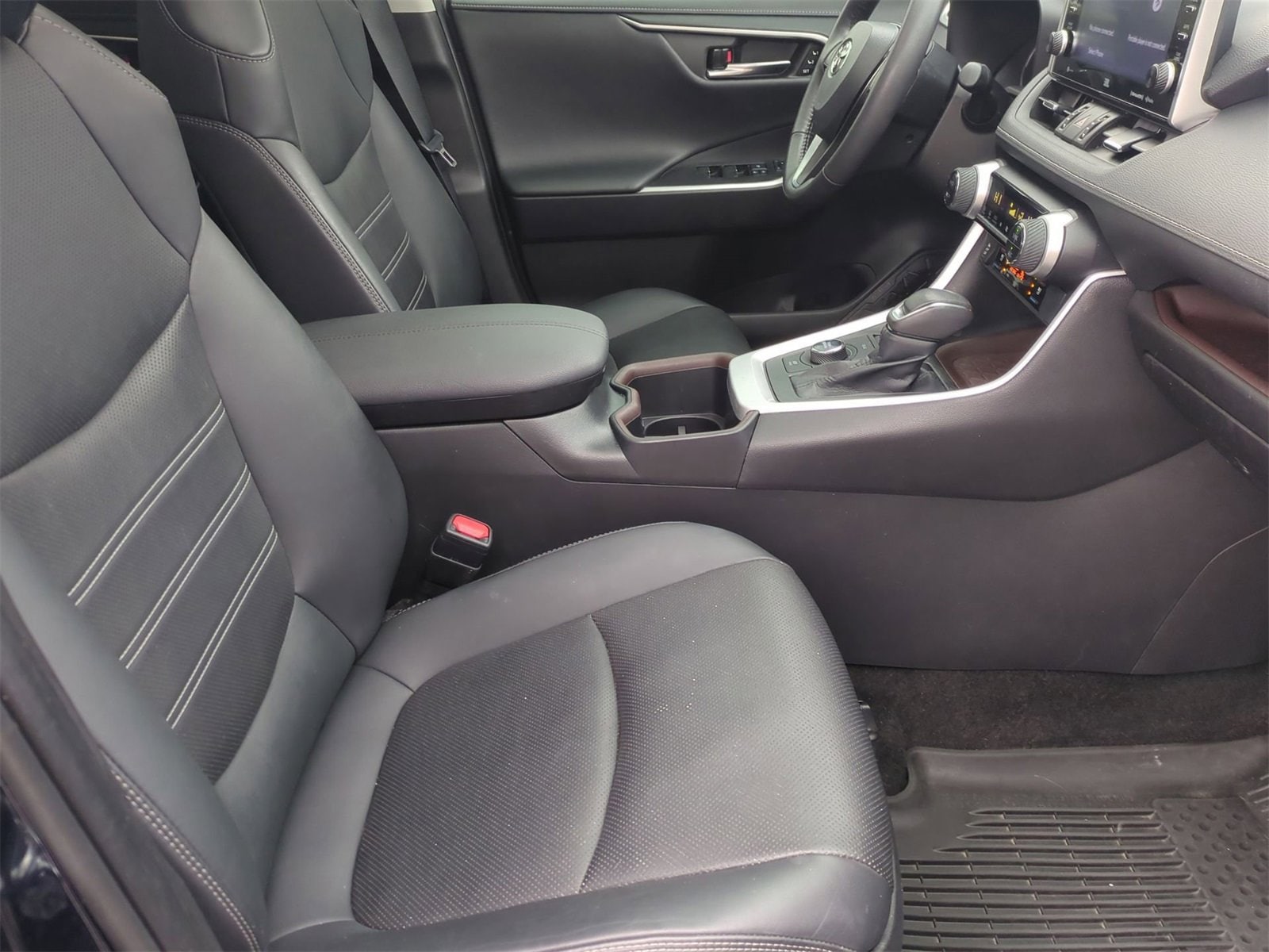 Thumbnail: 2022 Toyota RAV4 - 23