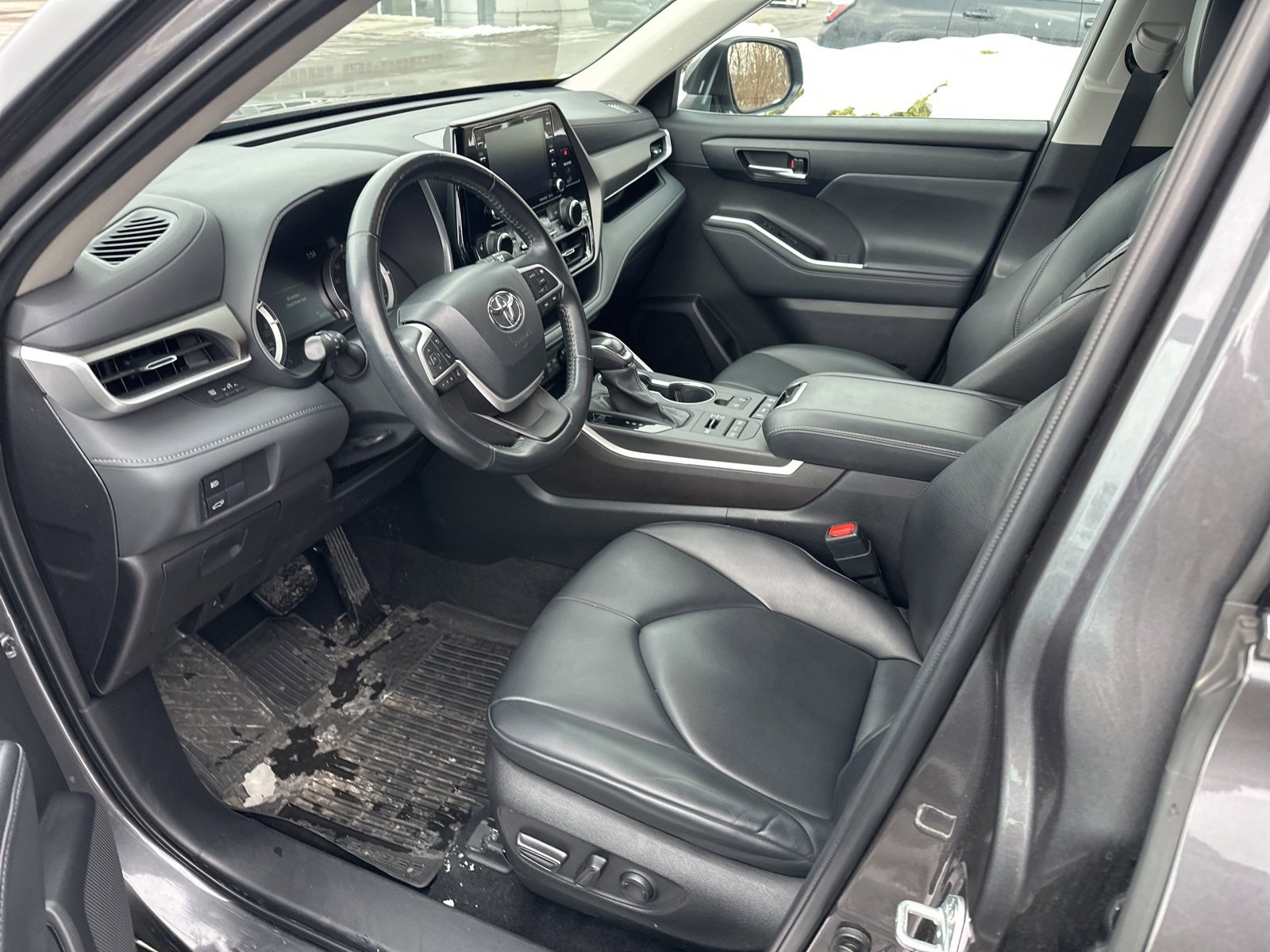 Thumbnail: 2022 Toyota Highlander - 8