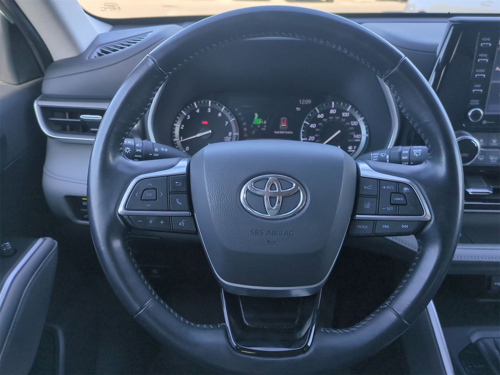 Thumbnail: 2021 Toyota Highlander - 25