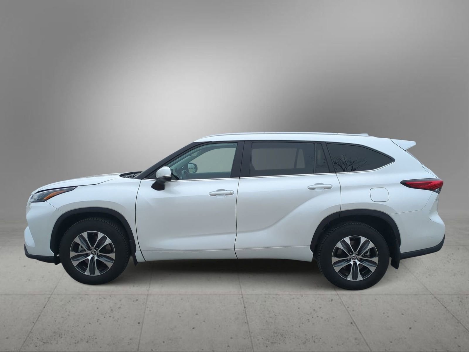 Thumbnail: 2023 Toyota Highlander - 5
