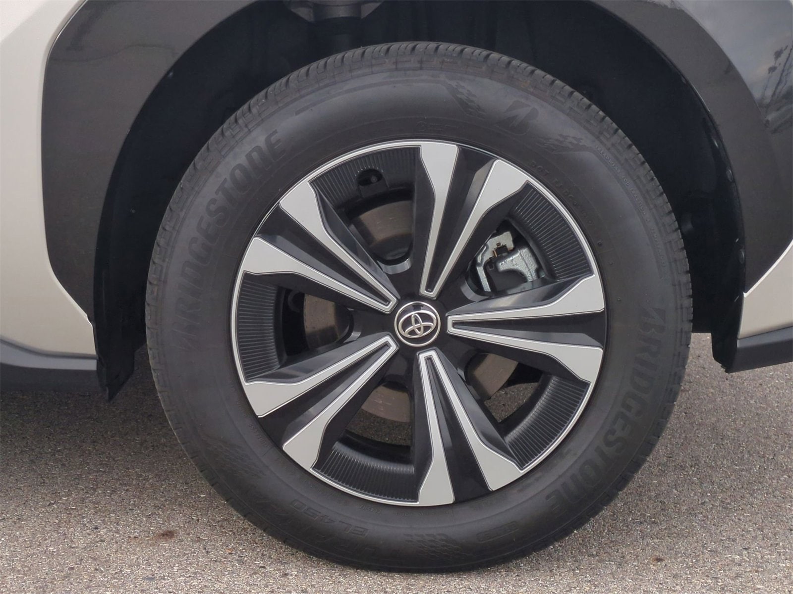 Thumbnail: 2024 Toyota bZ4X - 14