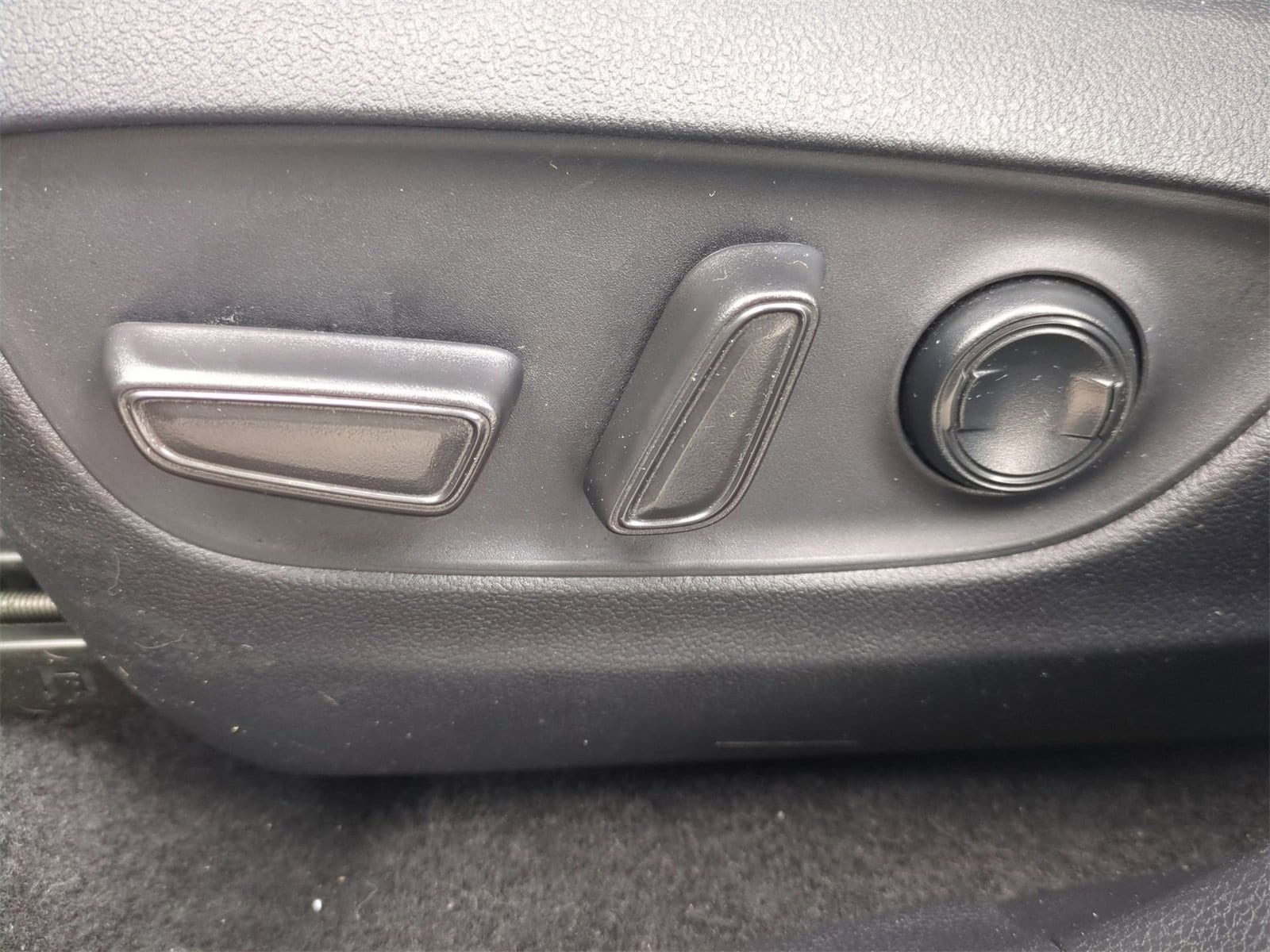 Thumbnail: 2022 Toyota RAV4 - 17