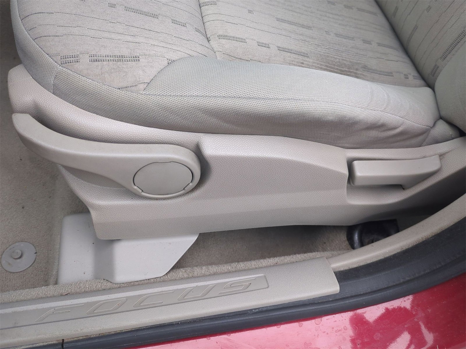 Thumbnail: 2010 Ford Focus - 17