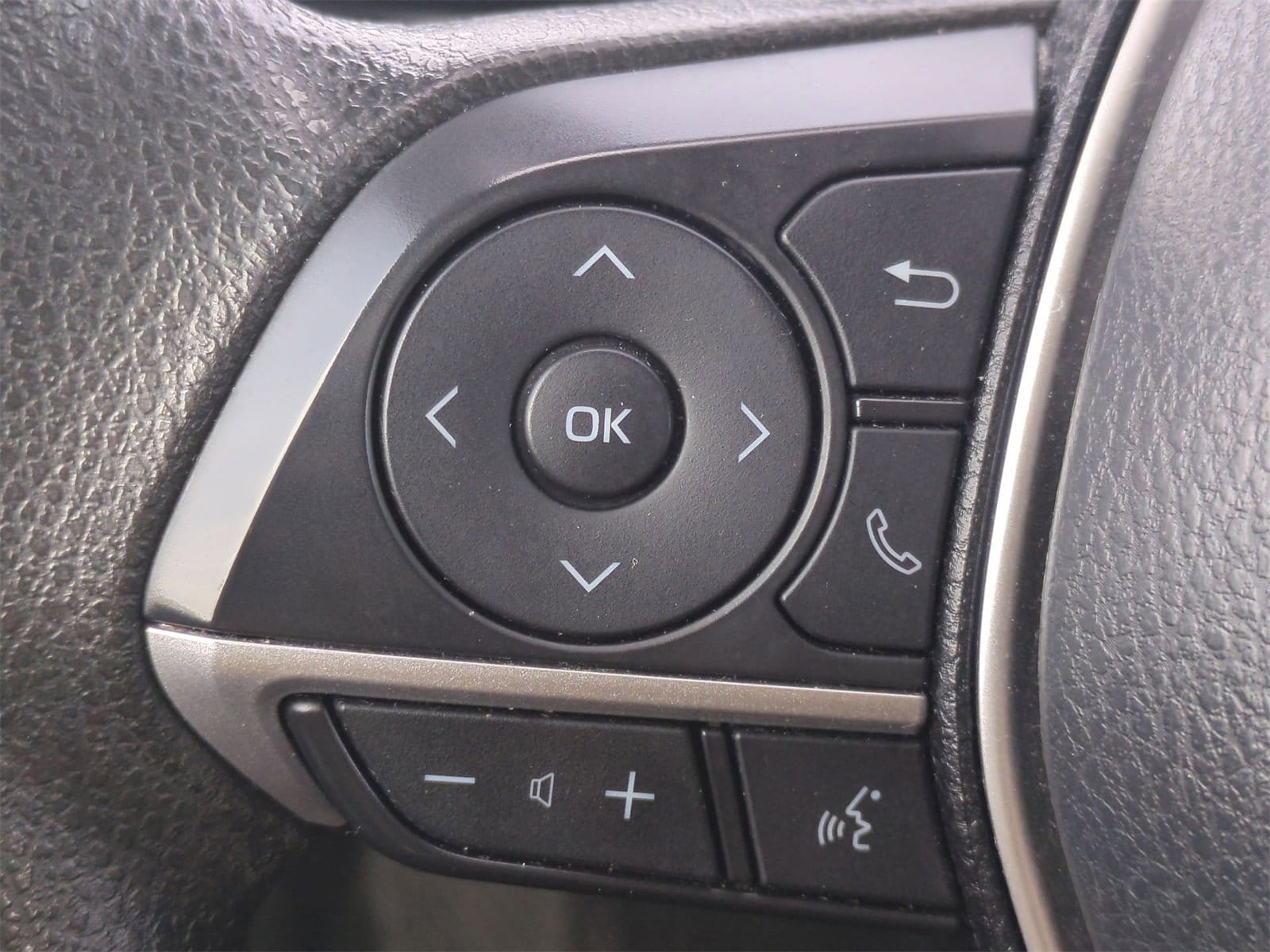 Thumbnail: 2023 Toyota Camry - 23