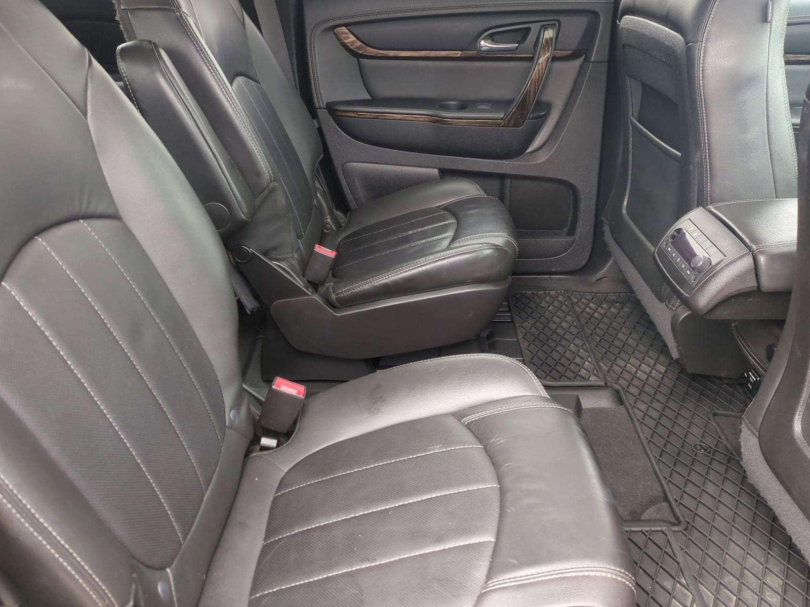 Thumbnail: 2015 GMC Acadia - 21