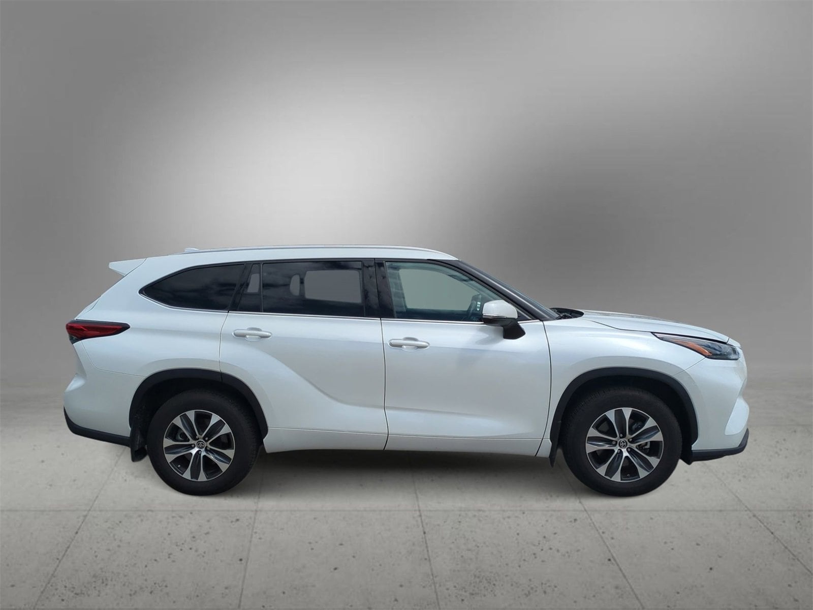 Thumbnail: 2022 Toyota Highlander - 9