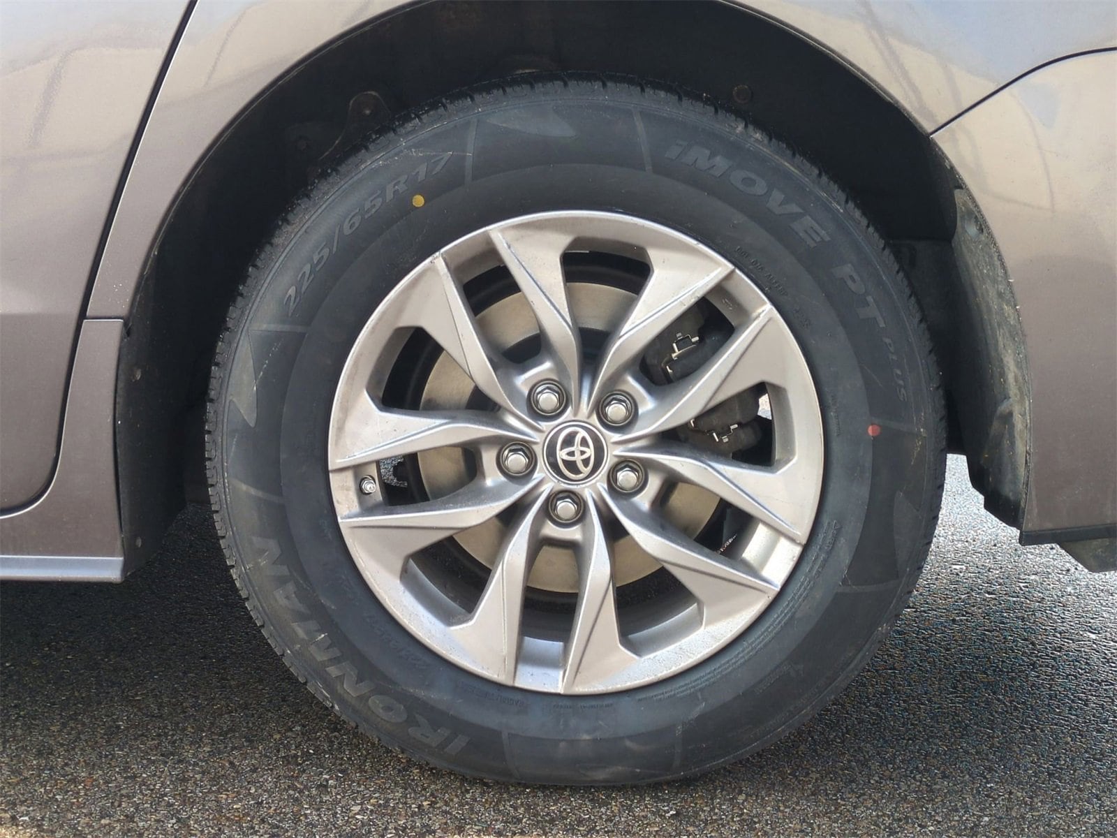 Thumbnail: 2021 Toyota Sienna - 14