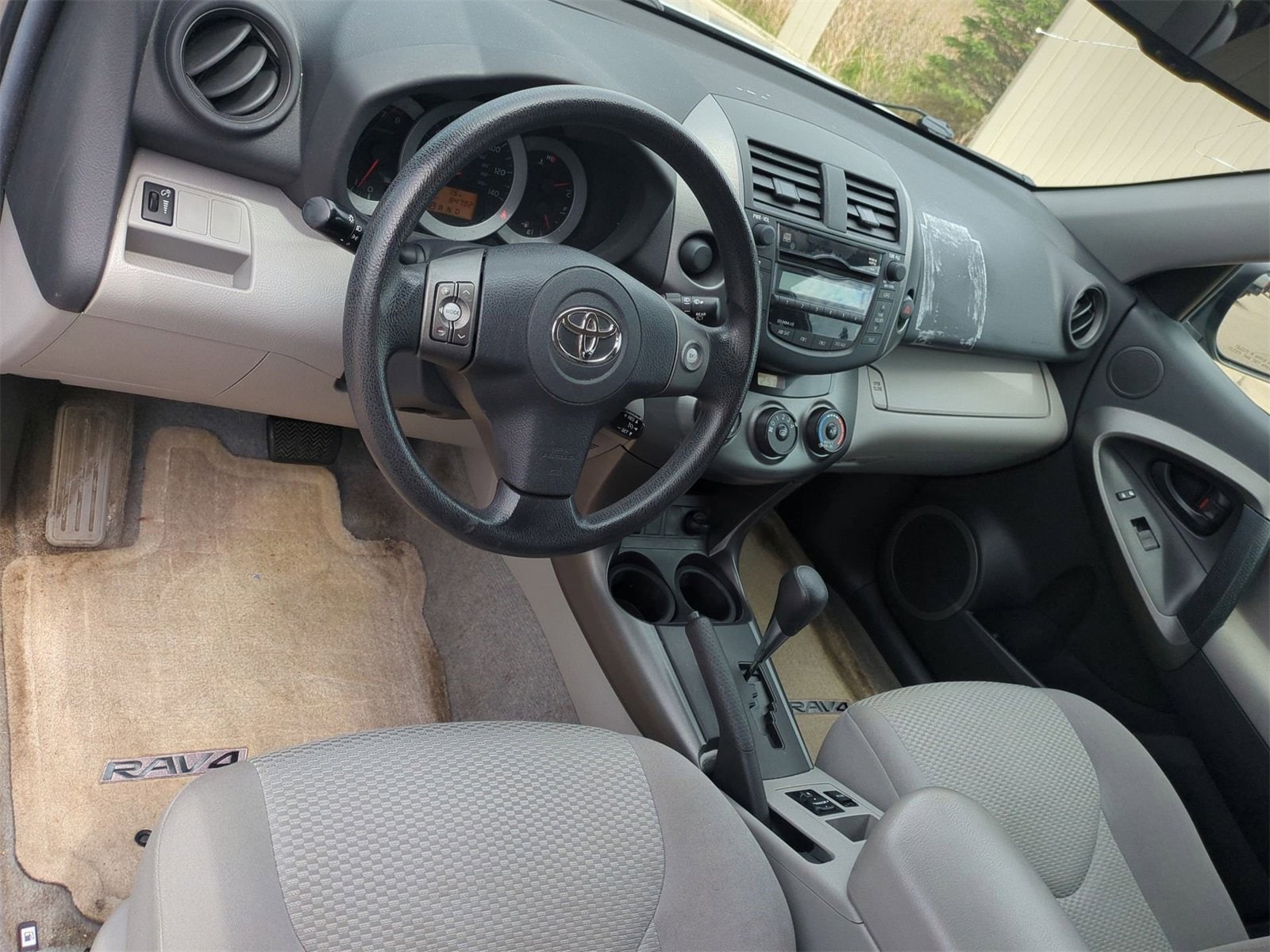 Thumbnail: 2011 Toyota RAV4 - 10